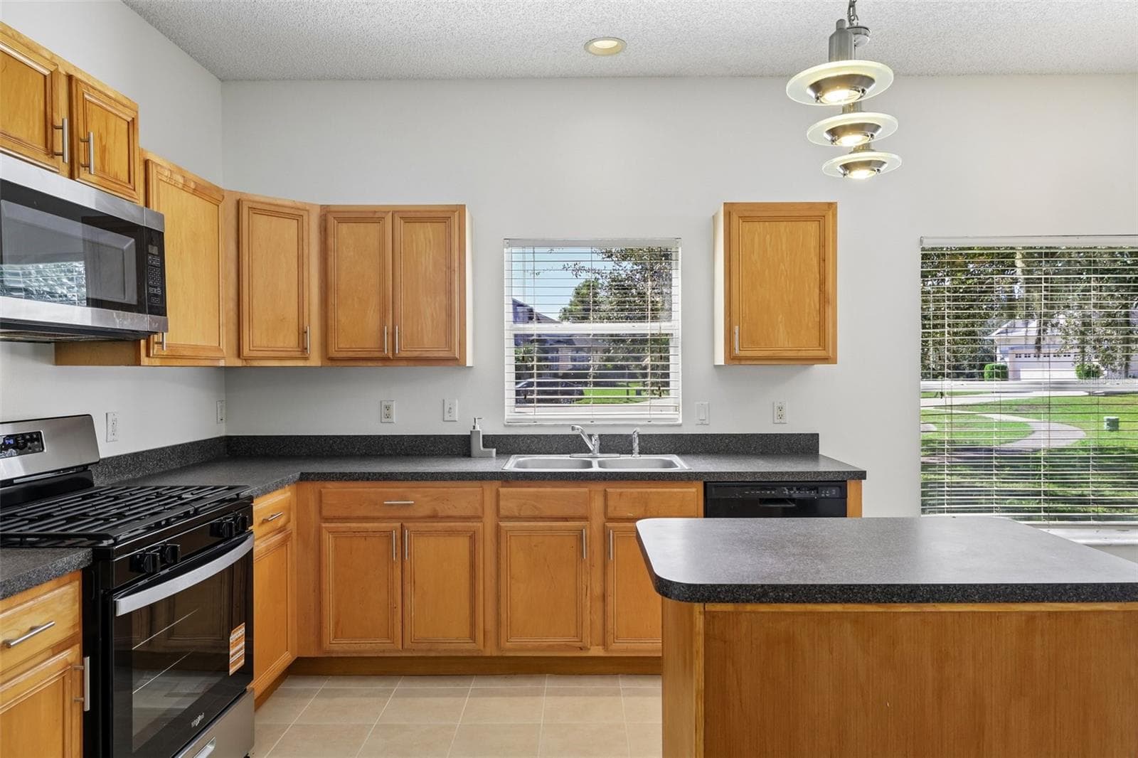 The SPACIOUS KITCHEN features abundant cabinetry and counter space, a gas stove, center island and convenient closet pantry. - 1806 ANNA CATHERINE DR, ORLANDO