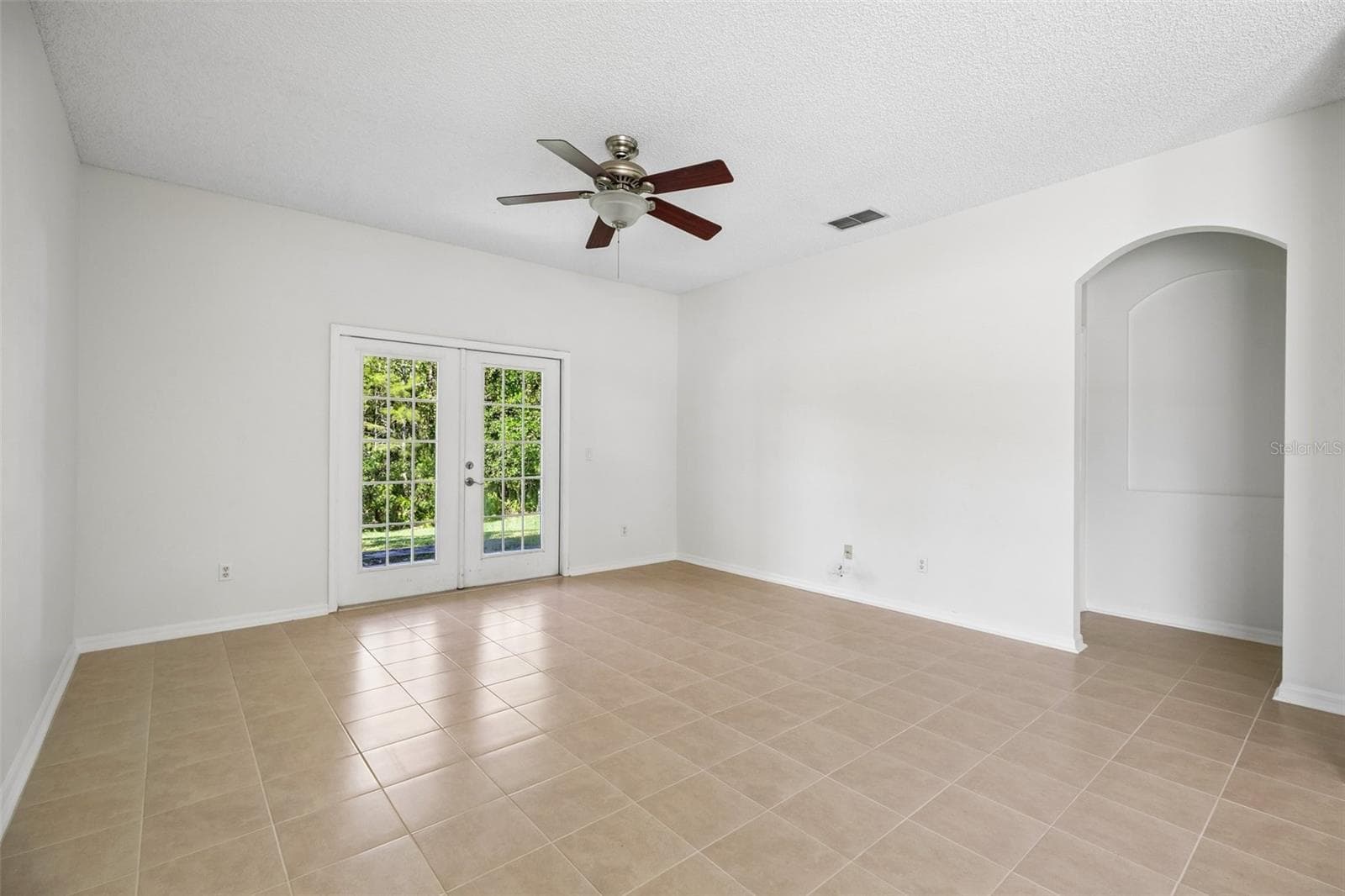 GLASS-PANELED FRENCH DOORS in the Family Room open to the covered back patio, making indoor-outdoor living and entertaining easy. - 1806 ANNA CATHERINE DR, ORLANDO