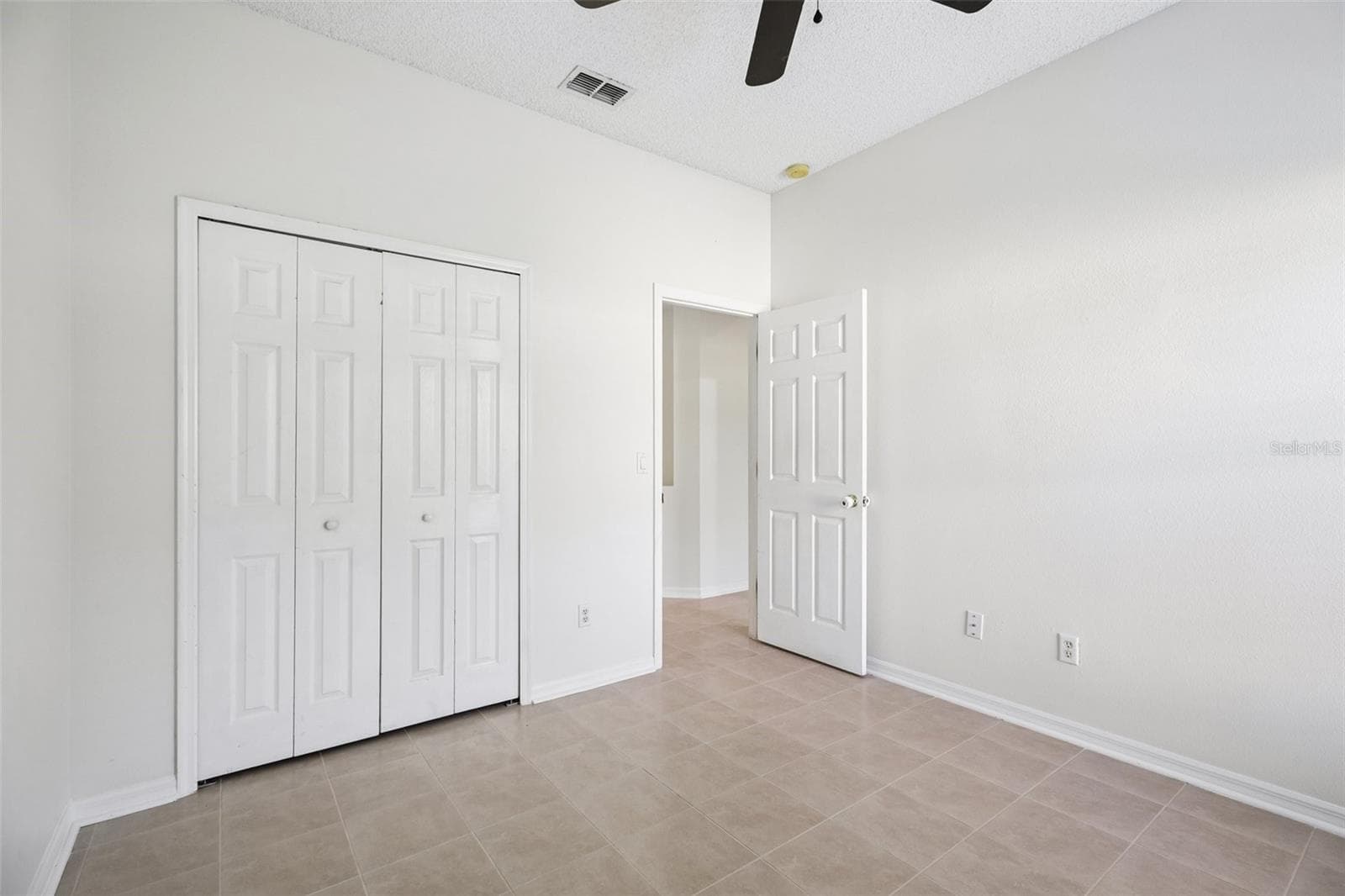 Perfectly sized, Bedroom 3 can easily serve as a guest bedroom or be transformed into an office or creative retreat. - 1806 ANNA CATHERINE DR, ORLANDO
