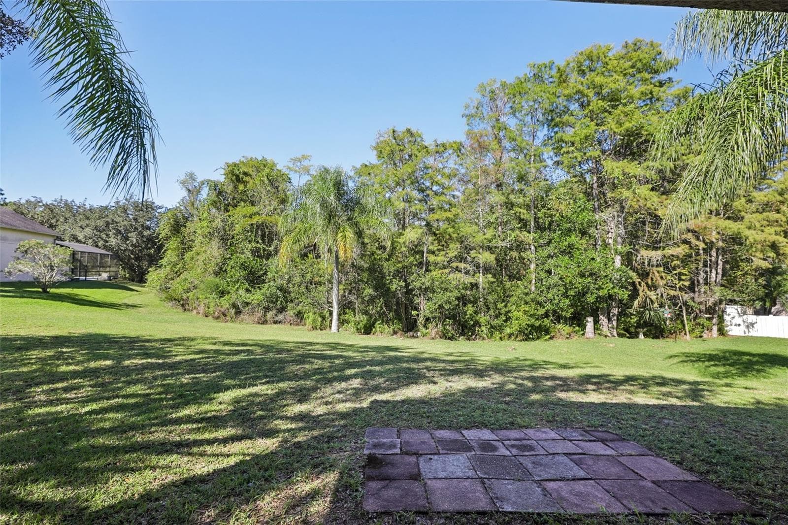 Mature landscaping and large shade trees create a welcoming setting. - 1806 ANNA CATHERINE DR, ORLANDO