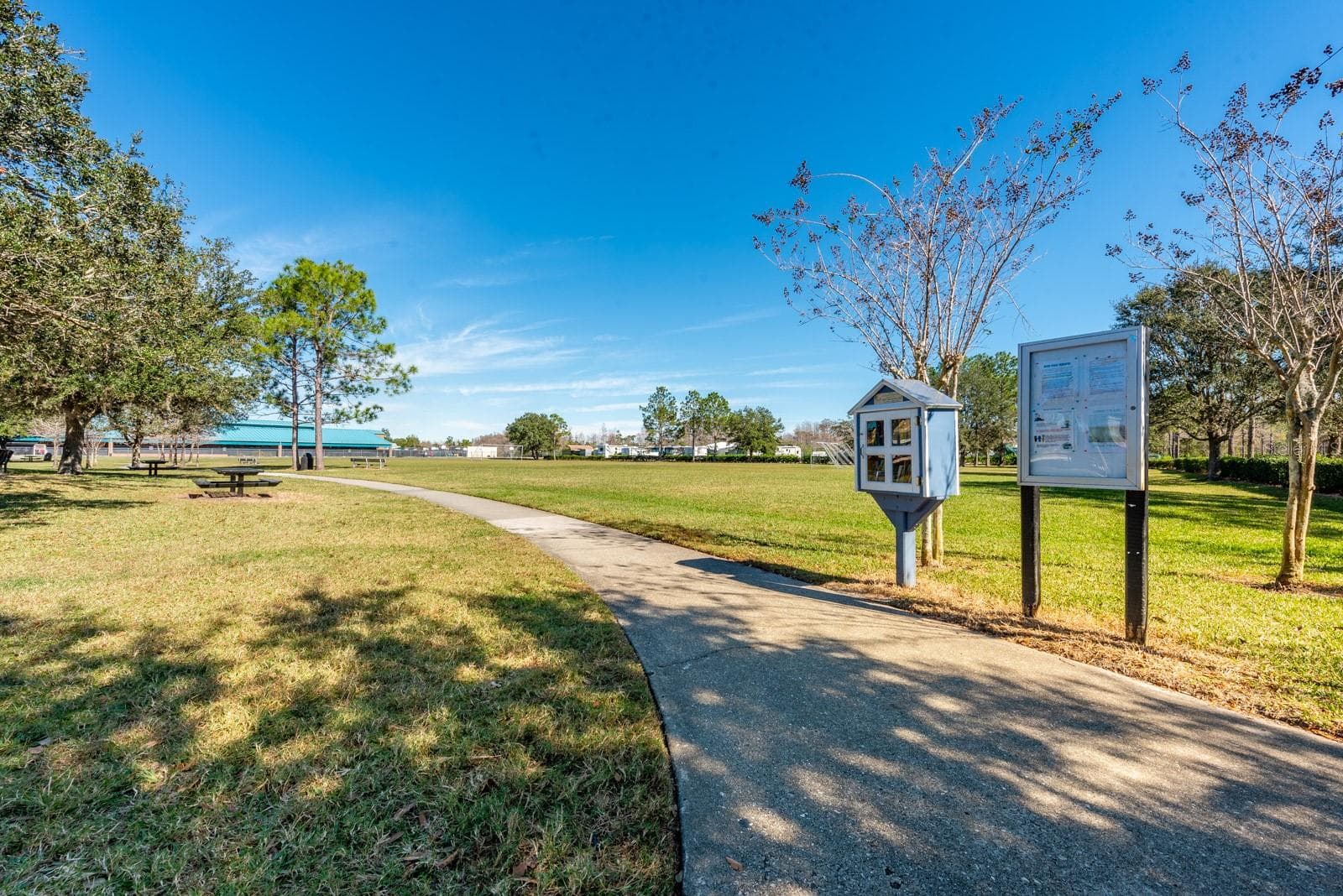 Take a walk and experience the neighborhood's established residential charm. - 1806 ANNA CATHERINE DR, ORLANDO