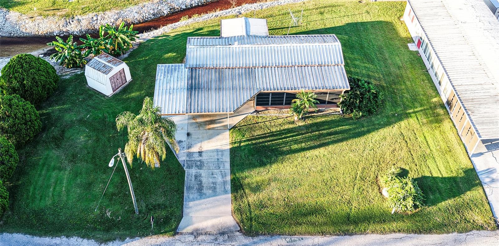 Manufactured Home at 36513 LAKEWOOD DR, ZEPHYRHILLS, photo 32 of 44