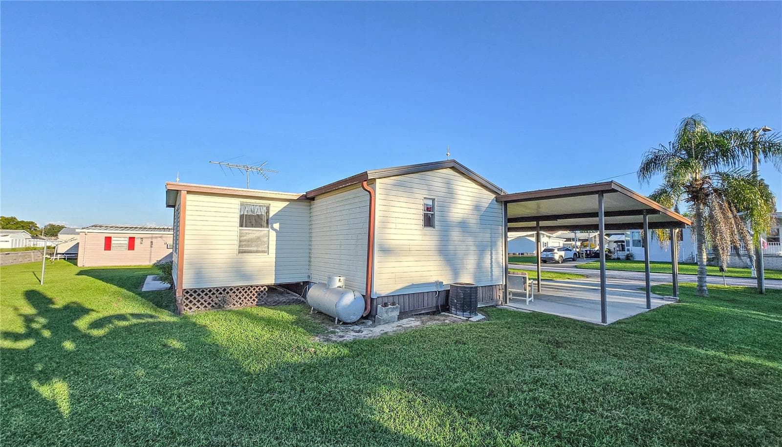Manufactured Home at 36513 LAKEWOOD DR, ZEPHYRHILLS, photo 38 of 44