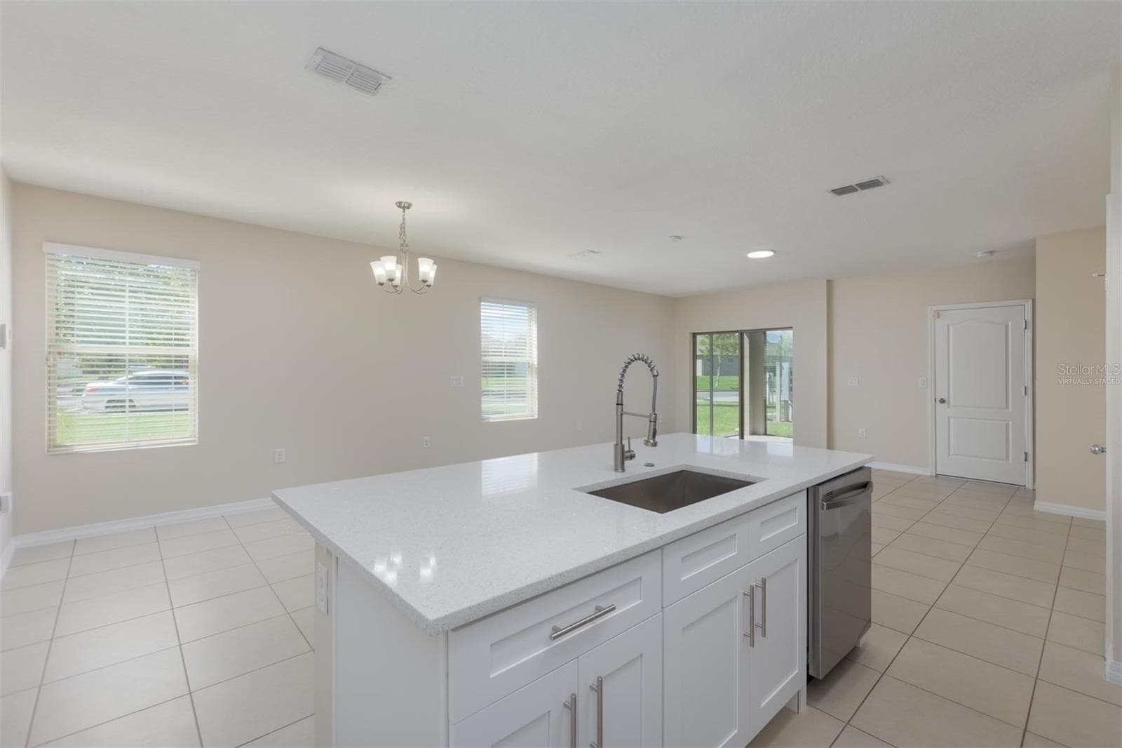 Living and kitchen connection - 1485 RYLEE ROCK WAY, KISSIMMEE