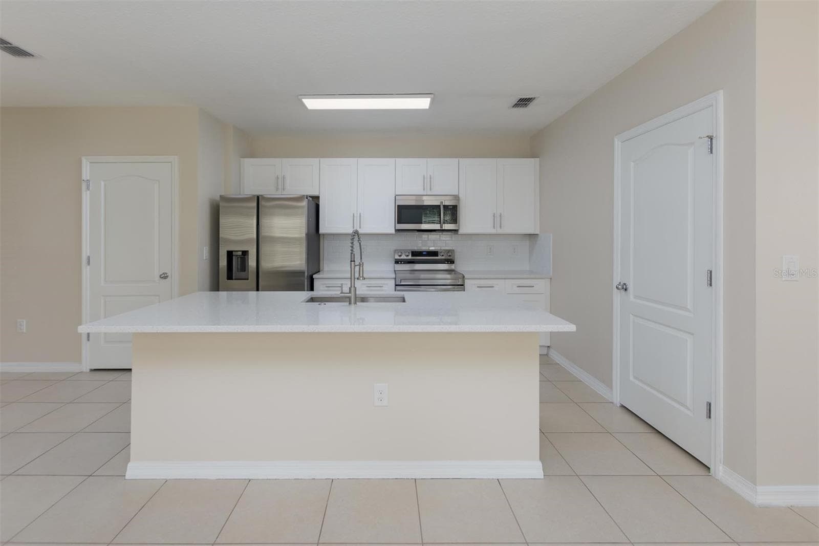Island and cabinets - 1485 RYLEE ROCK WAY, KISSIMMEE