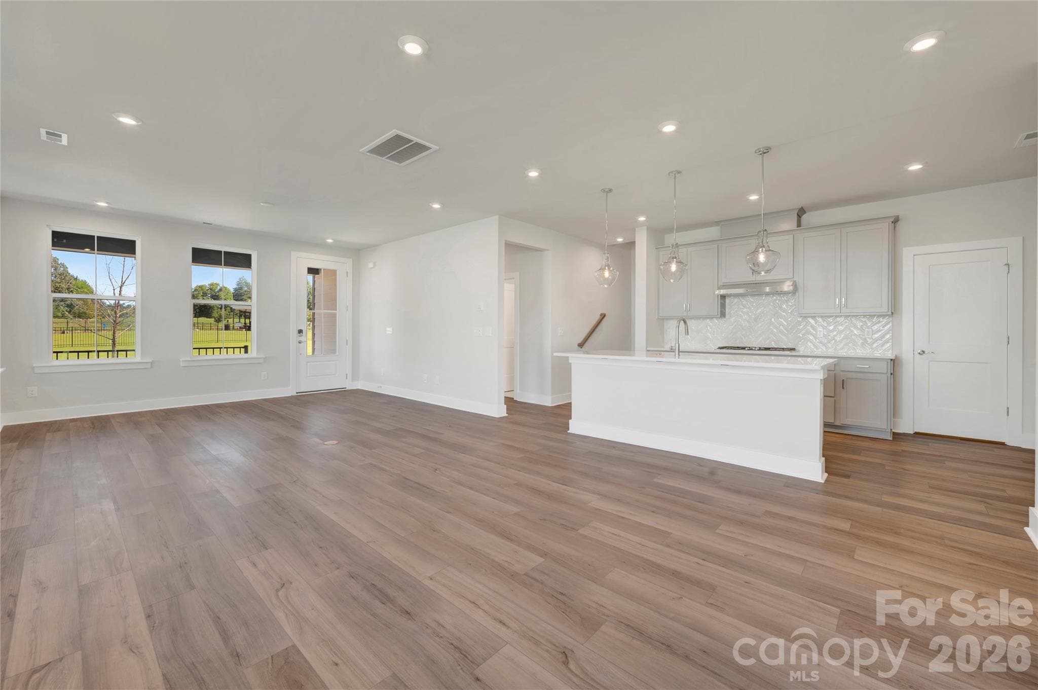 Light filled kitchen - 75 Seven Oaks Landing, Belmont