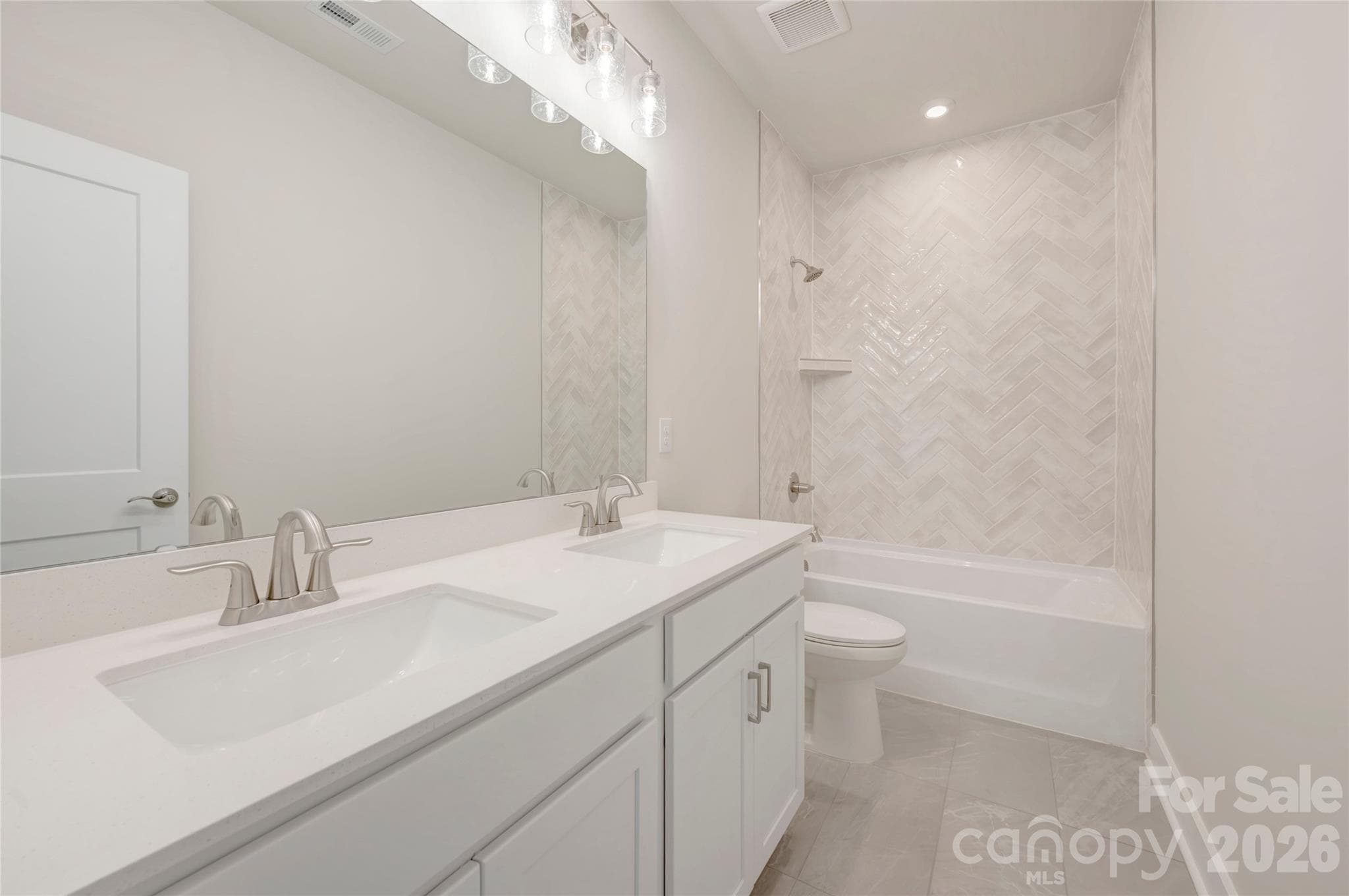 First floor bathroom with tiled walls above the tub - 75 Seven Oaks Landing, Belmont