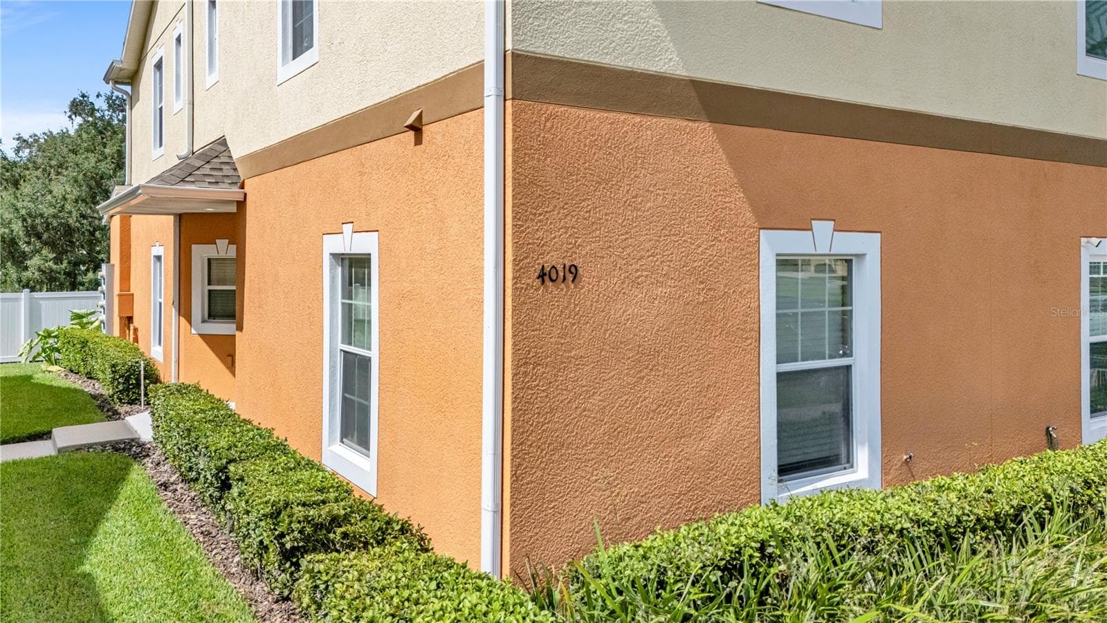 Townhouse at 4019 WINDING VINE DR, LAKELAND, photo 3 of 28