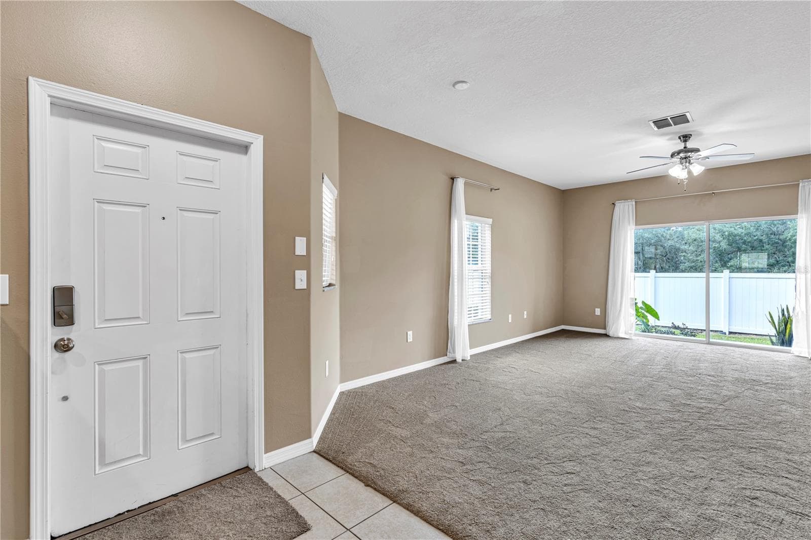 Townhouse at 4019 WINDING VINE DR, LAKELAND, photo 7 of 28