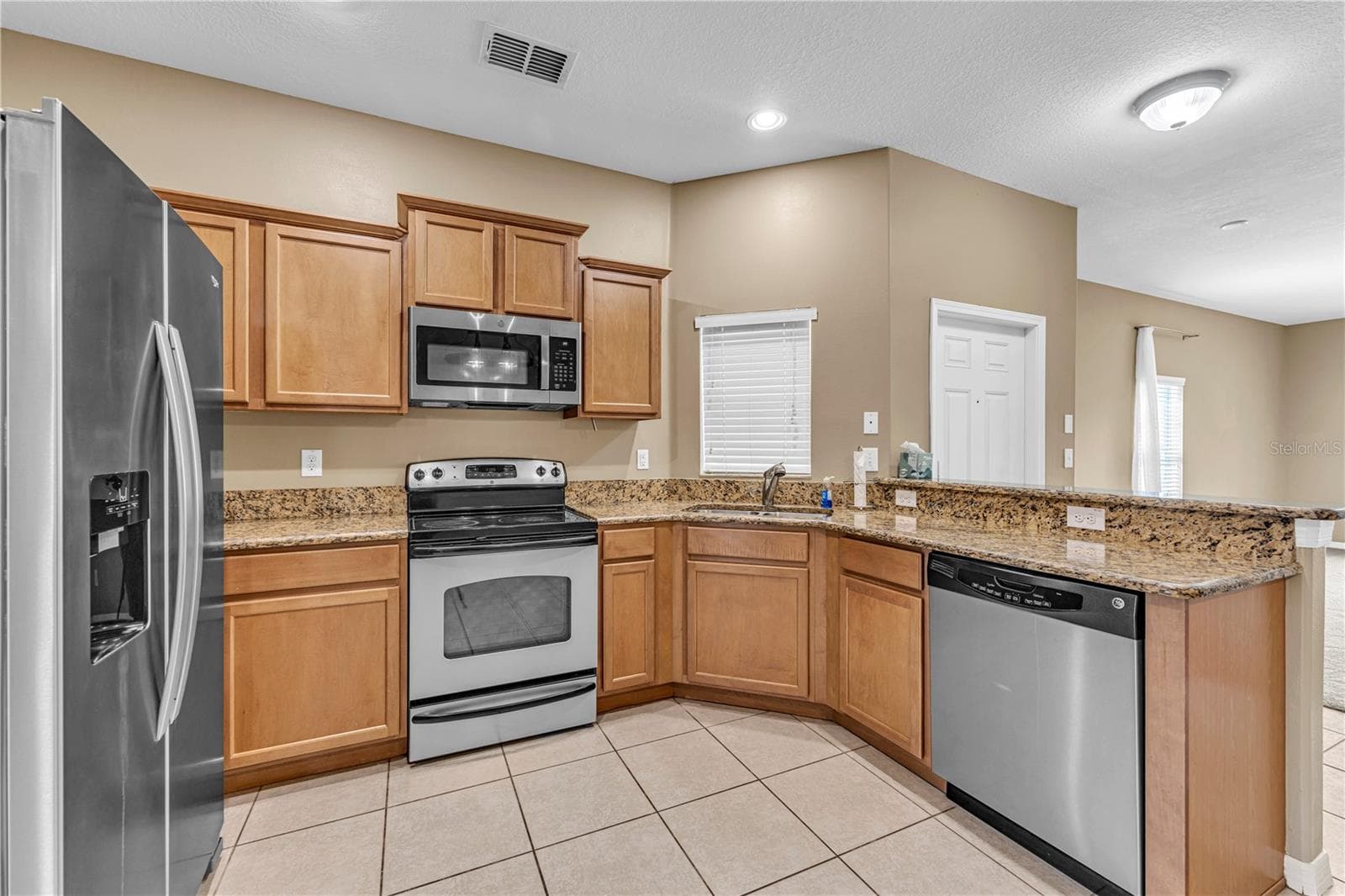 Townhouse at 4019 WINDING VINE DR, LAKELAND, photo 9 of 28