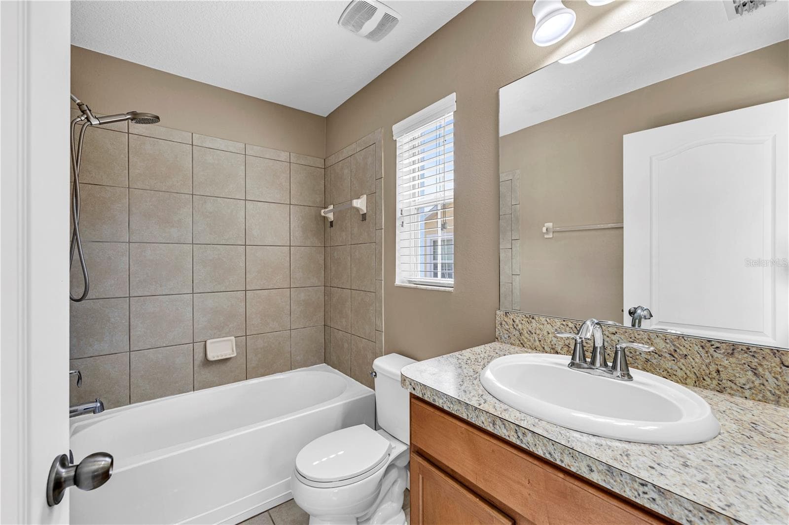 Townhouse at 4019 WINDING VINE DR, LAKELAND, photo 15 of 28