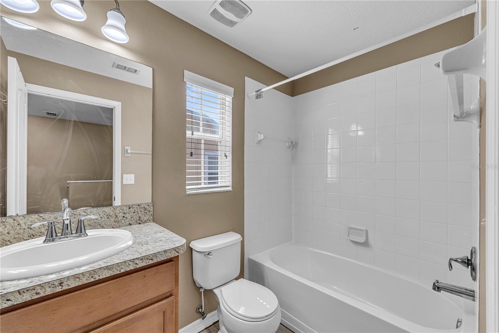 Townhouse at 4019 WINDING VINE DR, LAKELAND, photo 17 of 28