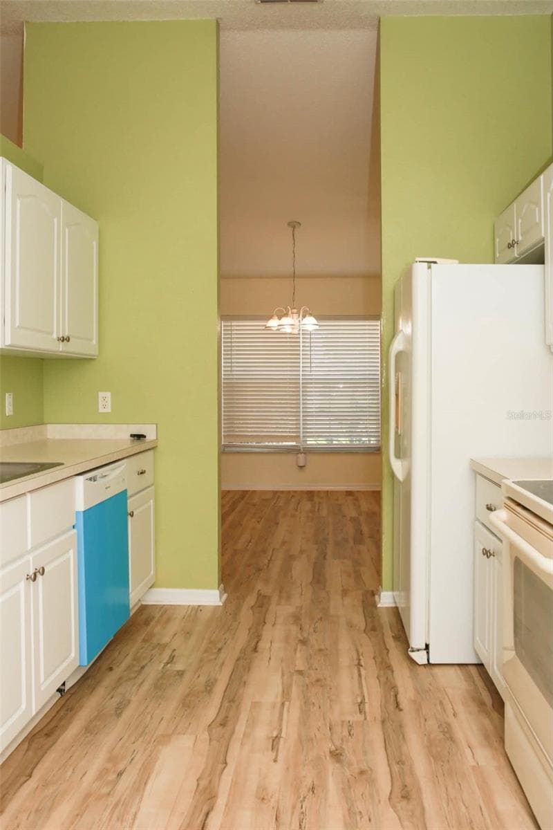Single Family Residence at 13 HEMLOCK CT, OCALA, photo 4 of 10
