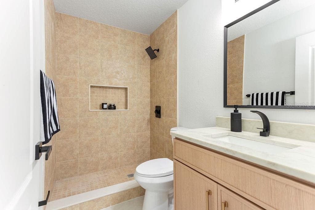 Single Family Residence at 8907 ASHFORD GABLES, TAMPA, photo 25 of 34