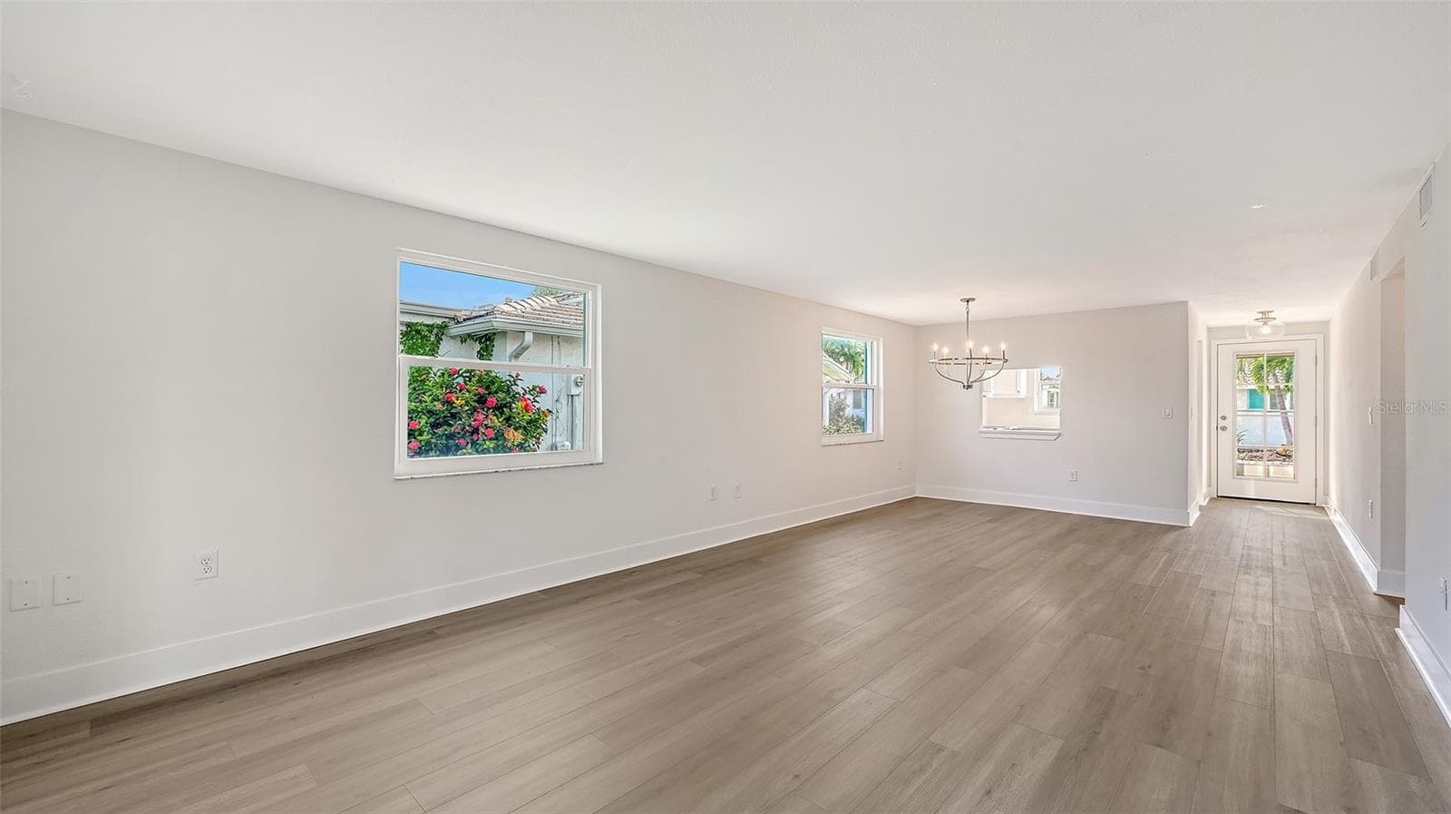 The entry door, Kitchen on the left, Dining Room/ Living Room combination. - 693 SPANISH DR N #24, LONGBOAT KEY