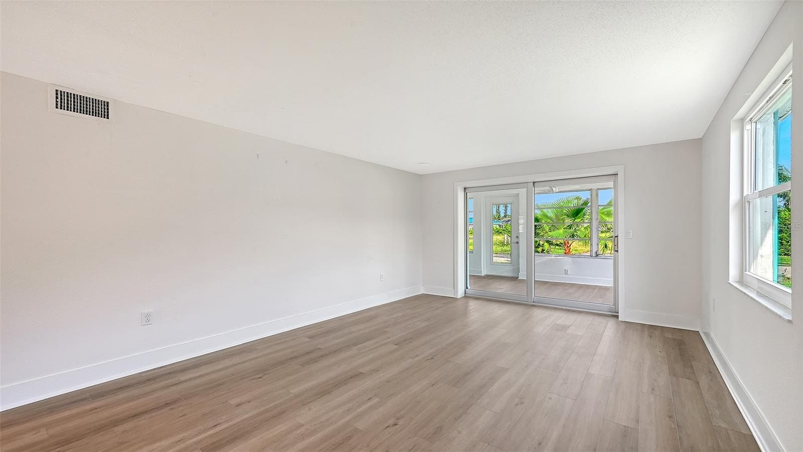 Living Room. - 693 SPANISH DR N #24, LONGBOAT KEY