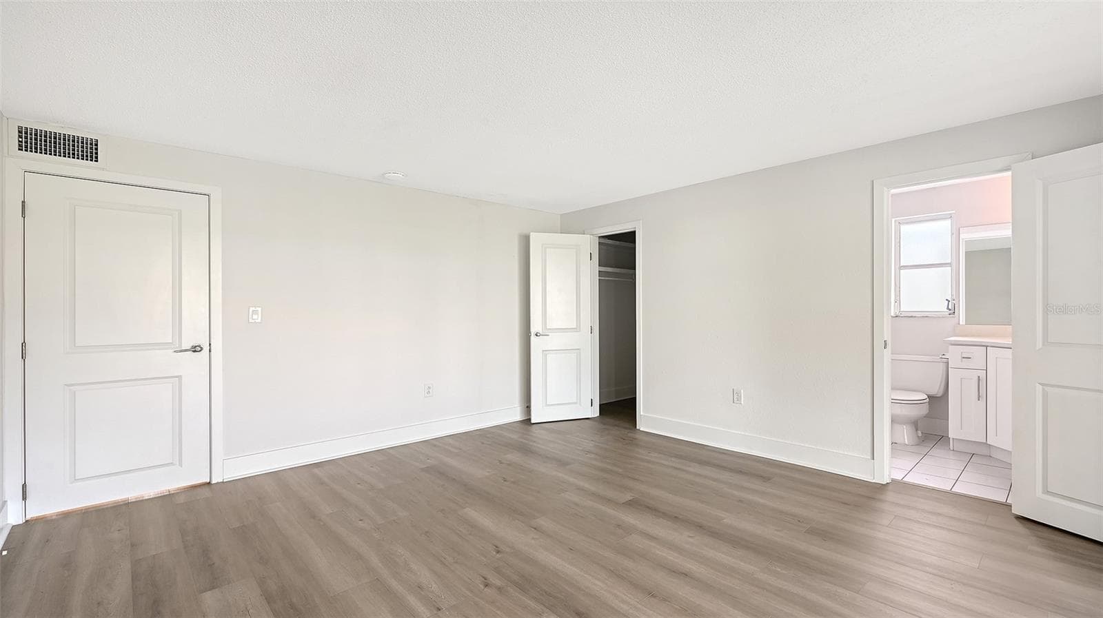 Primary Bedroom (bedroom one) with ensuite bathroom and walk-in closet. - 693 SPANISH DR N #24, LONGBOAT KEY