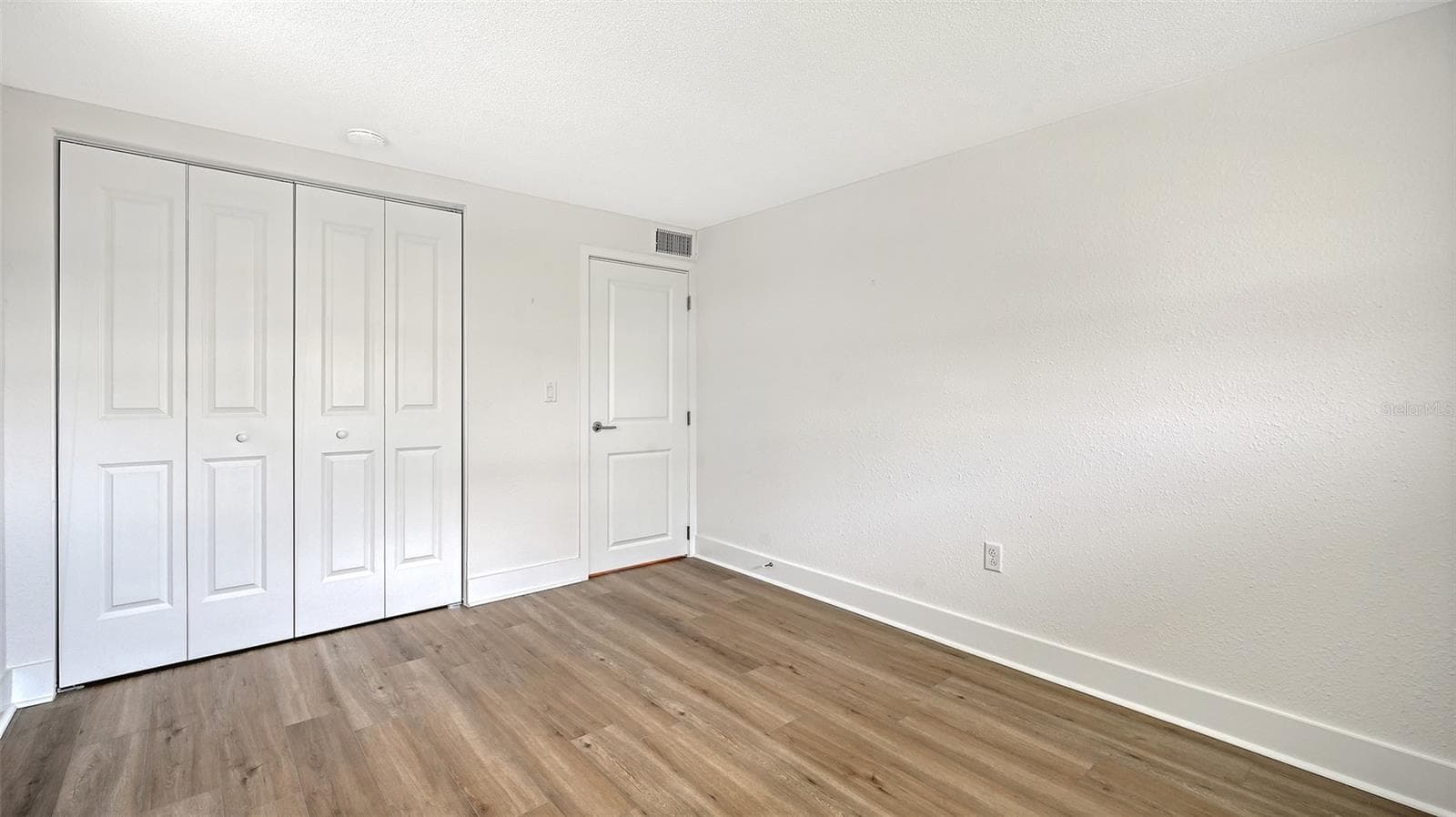 Guest bedroom (bedroom two) with built-in closet. - 693 SPANISH DR N #24, LONGBOAT KEY
