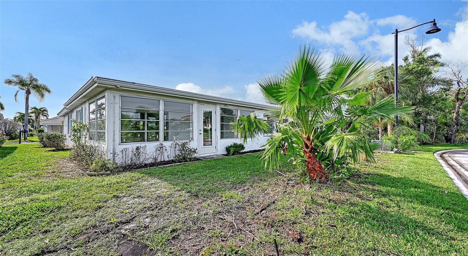 End unit with rear yard. - 693 SPANISH DR N #24, LONGBOAT KEY