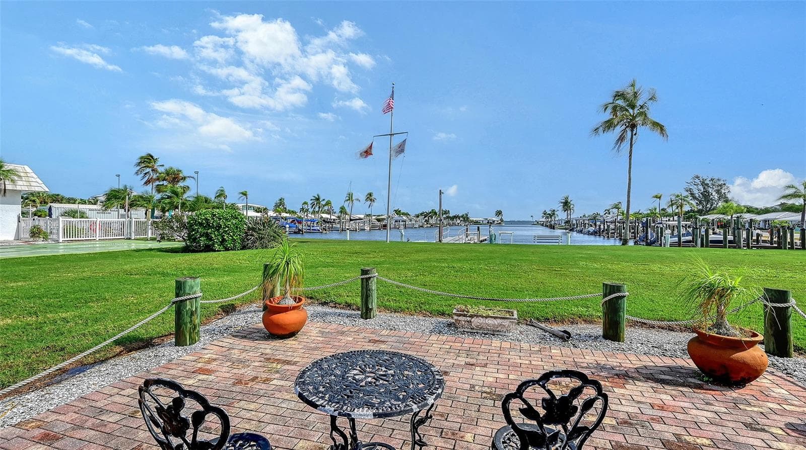 Relaxation Garden. - 693 SPANISH DR N #24, LONGBOAT KEY