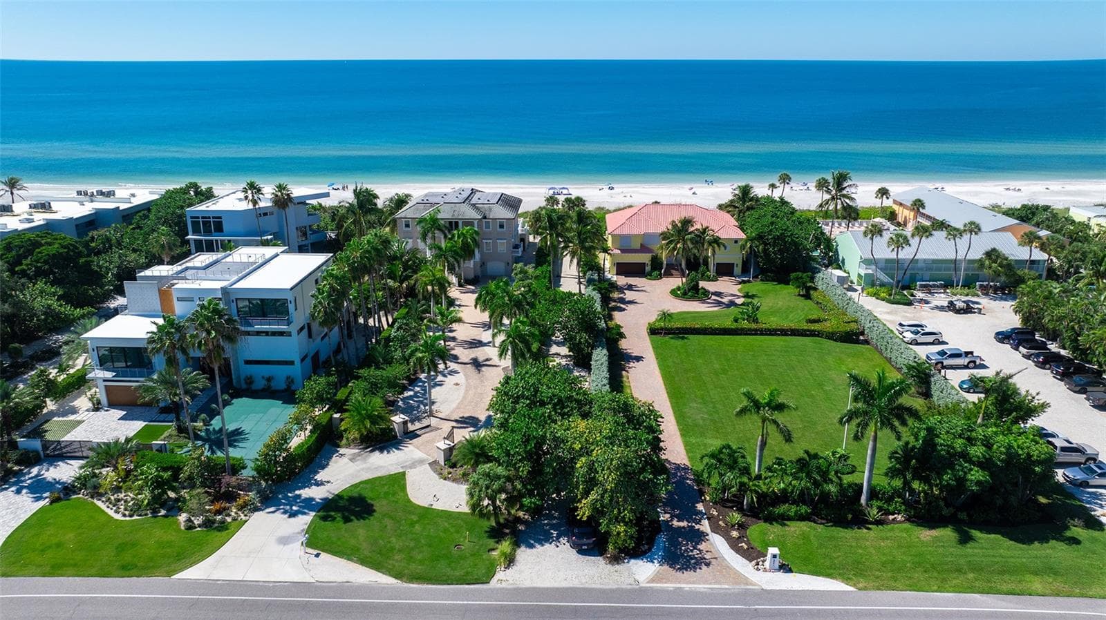 Spanish Main deeded beach access - pathway to the beach from Gulf of Mexico Drive. - 693 SPANISH DR N #24, LONGBOAT KEY
