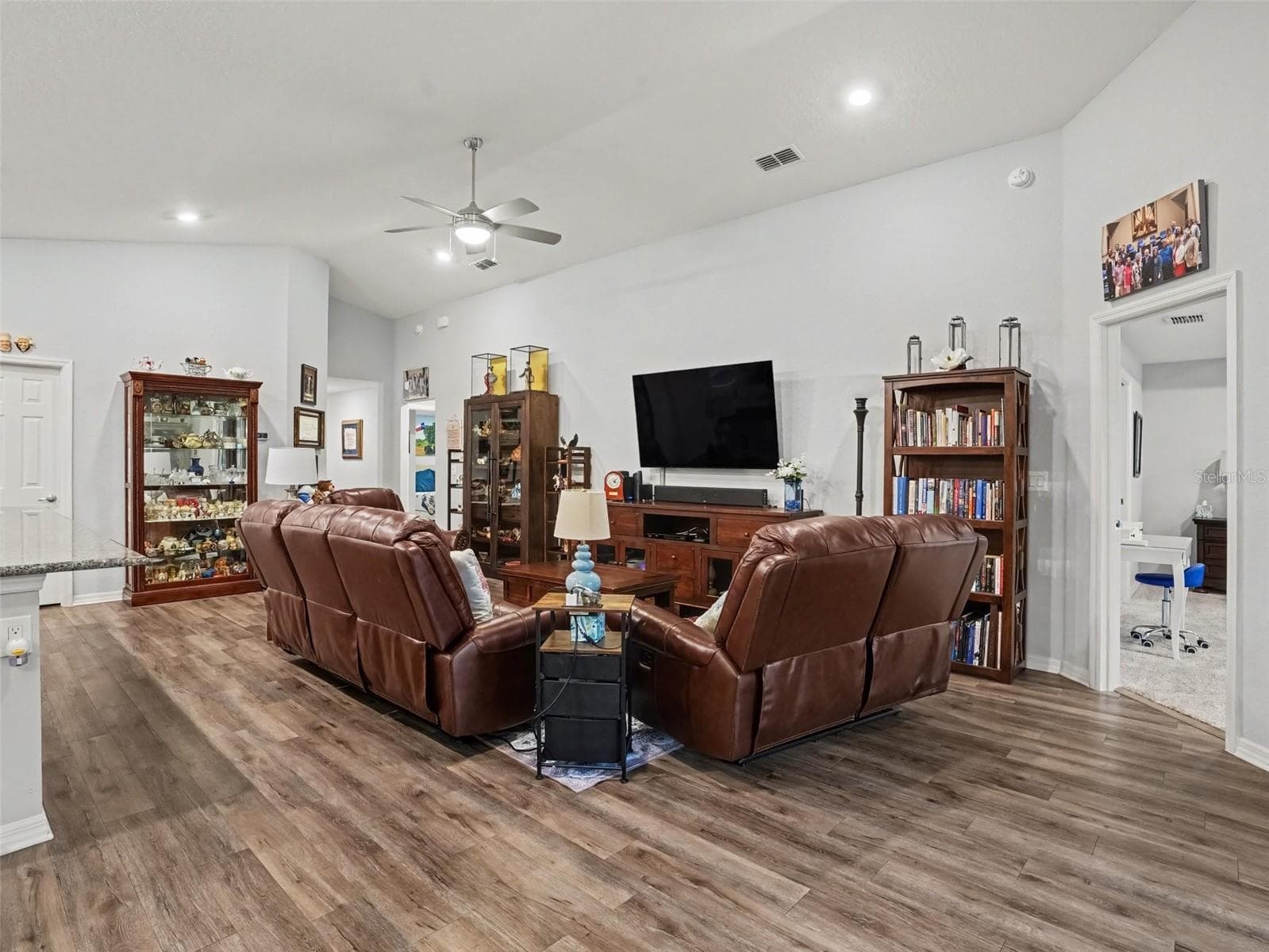Single Family Residence at 1984 HARVEST LANDING CIR, LAKELAND, photo 4 of 31