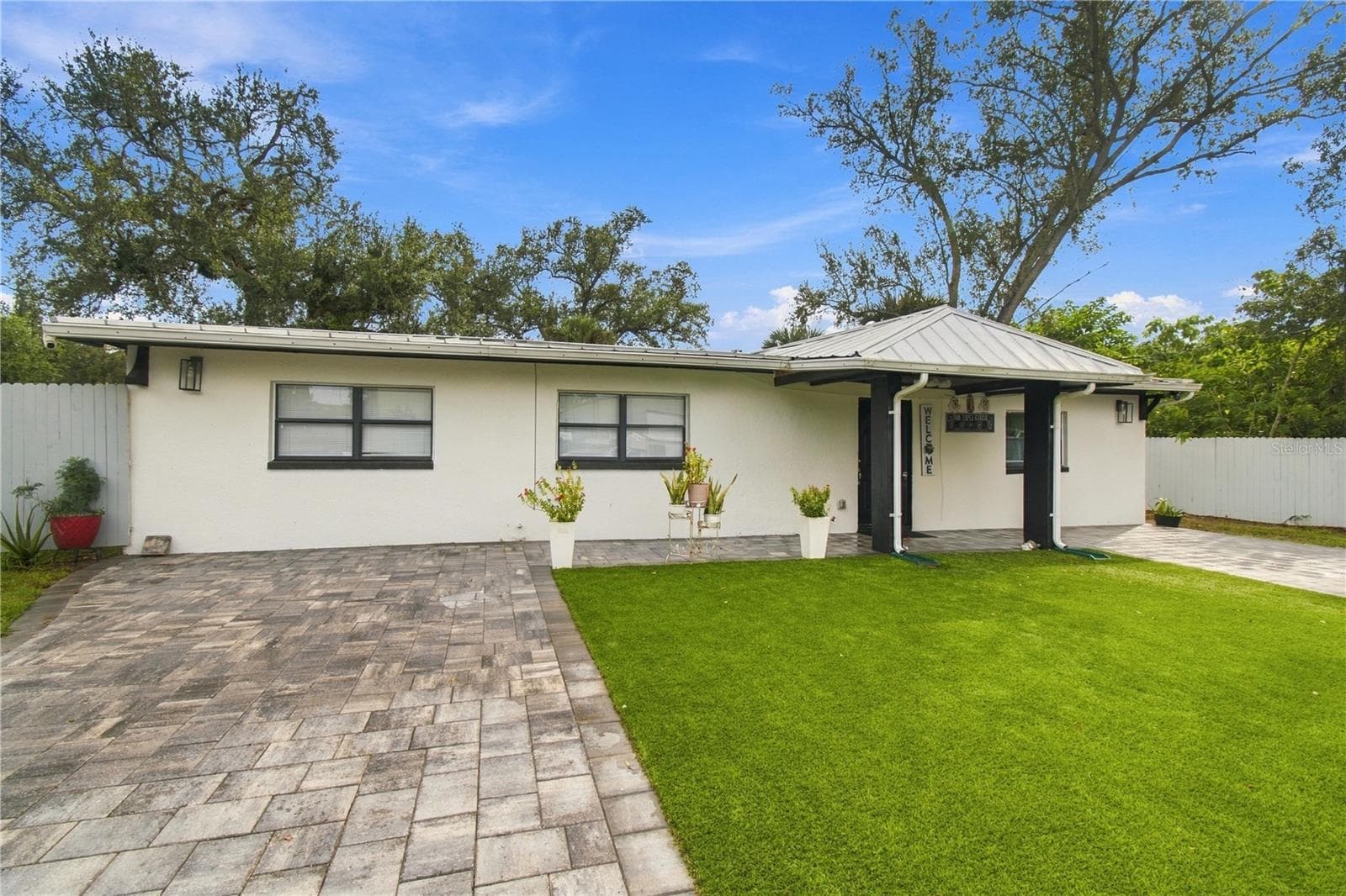 Single Family Residence at 305 LIME TREE RD, TAMPA, photo 3 of 46