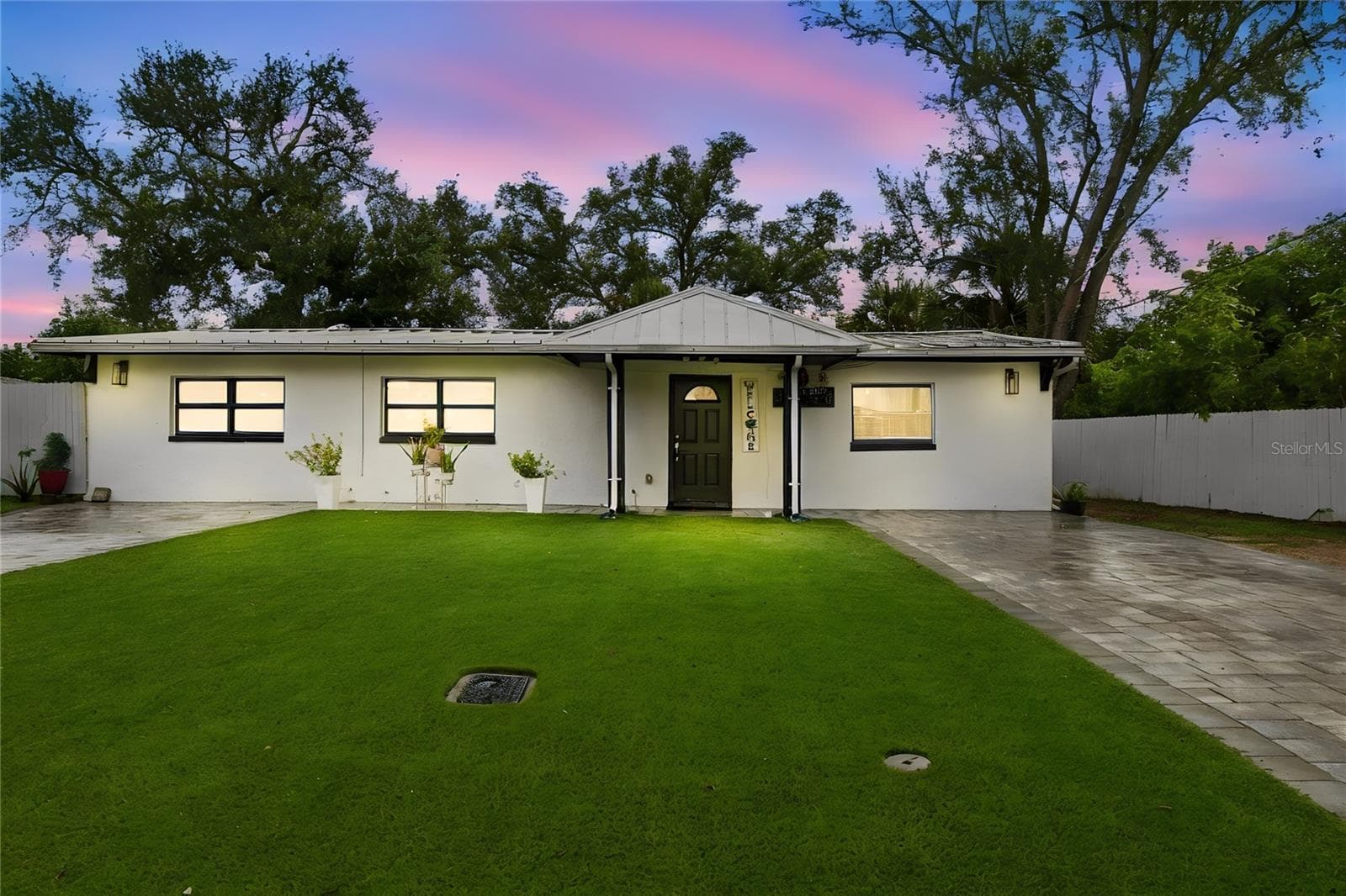 Single Family Residence at 305 LIME TREE RD, TAMPA, photo 4 of 46