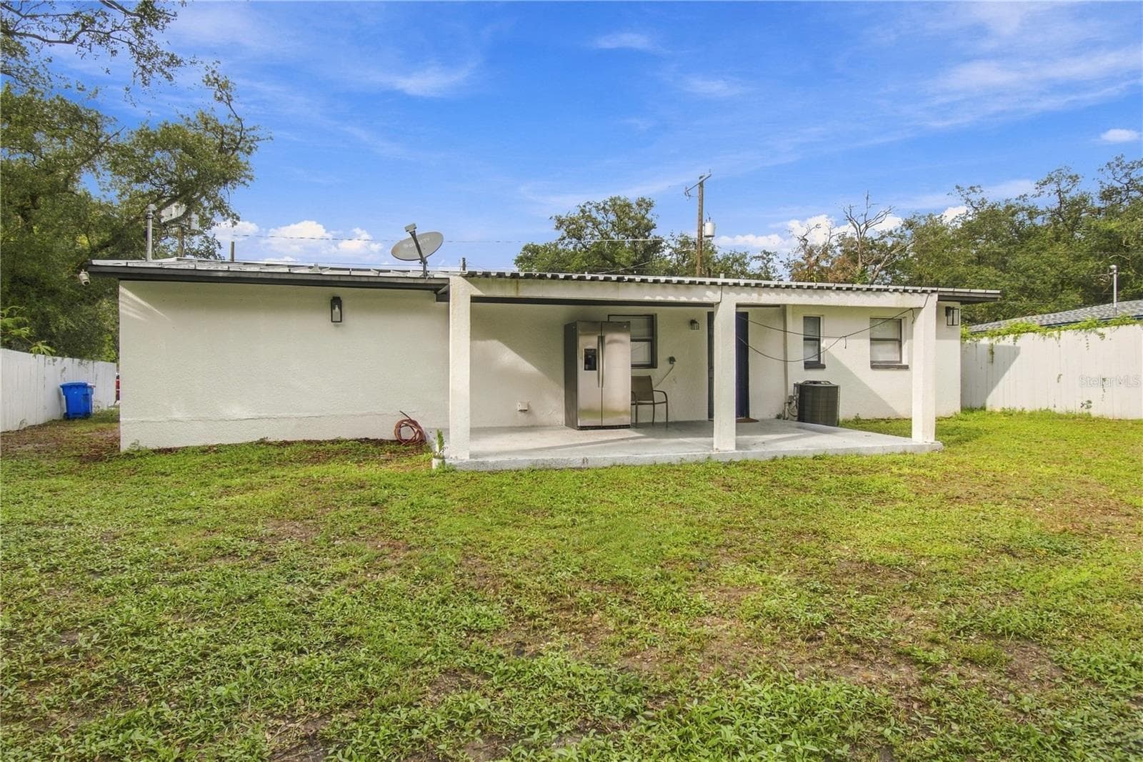 Single Family Residence at 305 LIME TREE RD, TAMPA, photo 7 of 46