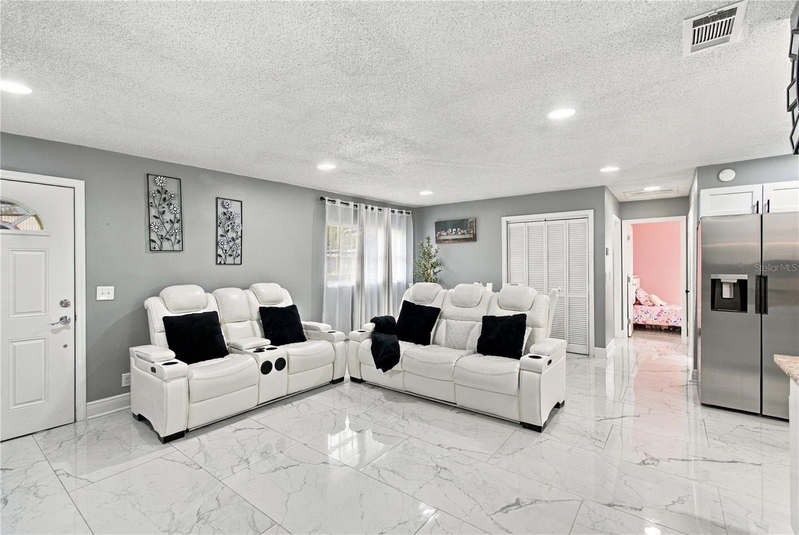 Single Family Residence at 305 LIME TREE RD, TAMPA, photo 8 of 46
