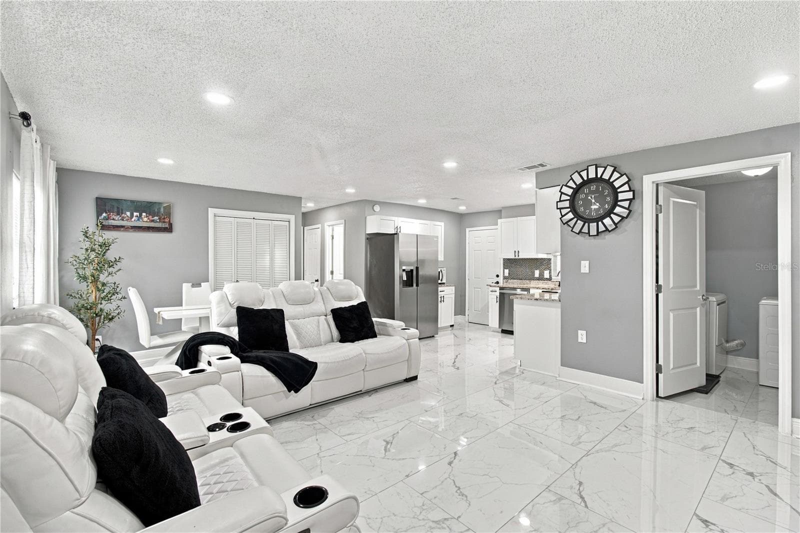 Single Family Residence at 305 LIME TREE RD, TAMPA, photo 9 of 46