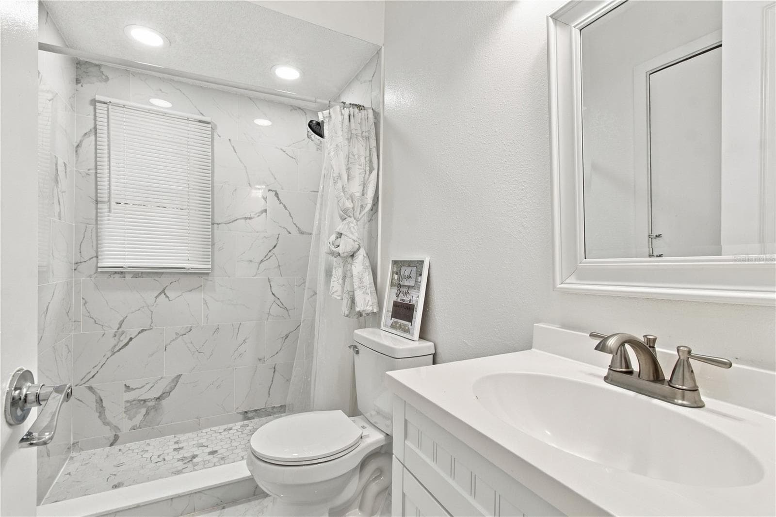 Single Family Residence at 305 LIME TREE RD, TAMPA, photo 10 of 46