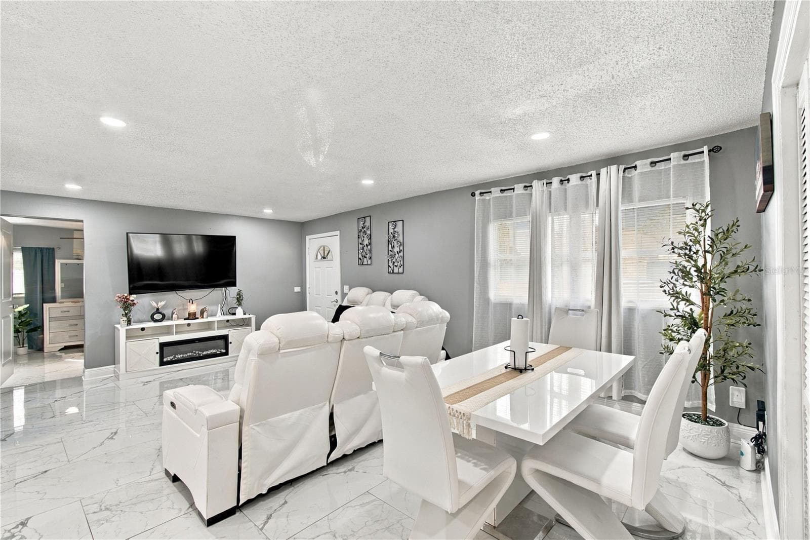 Single Family Residence at 305 LIME TREE RD, TAMPA, photo 18 of 46