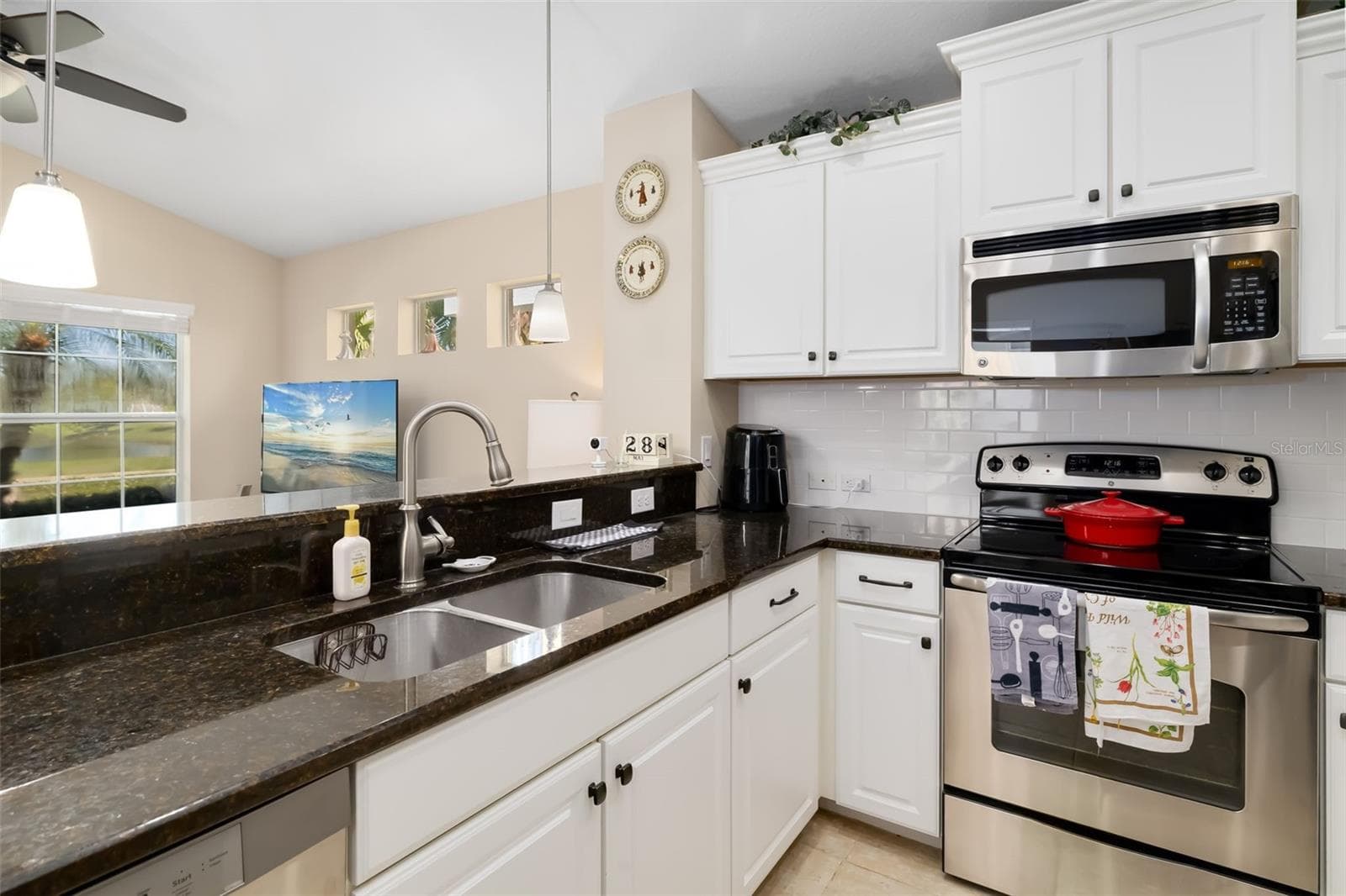 Single Family Residence at 6417 PINE BREEZE RUN, SARASOTA, photo 12 of 58
