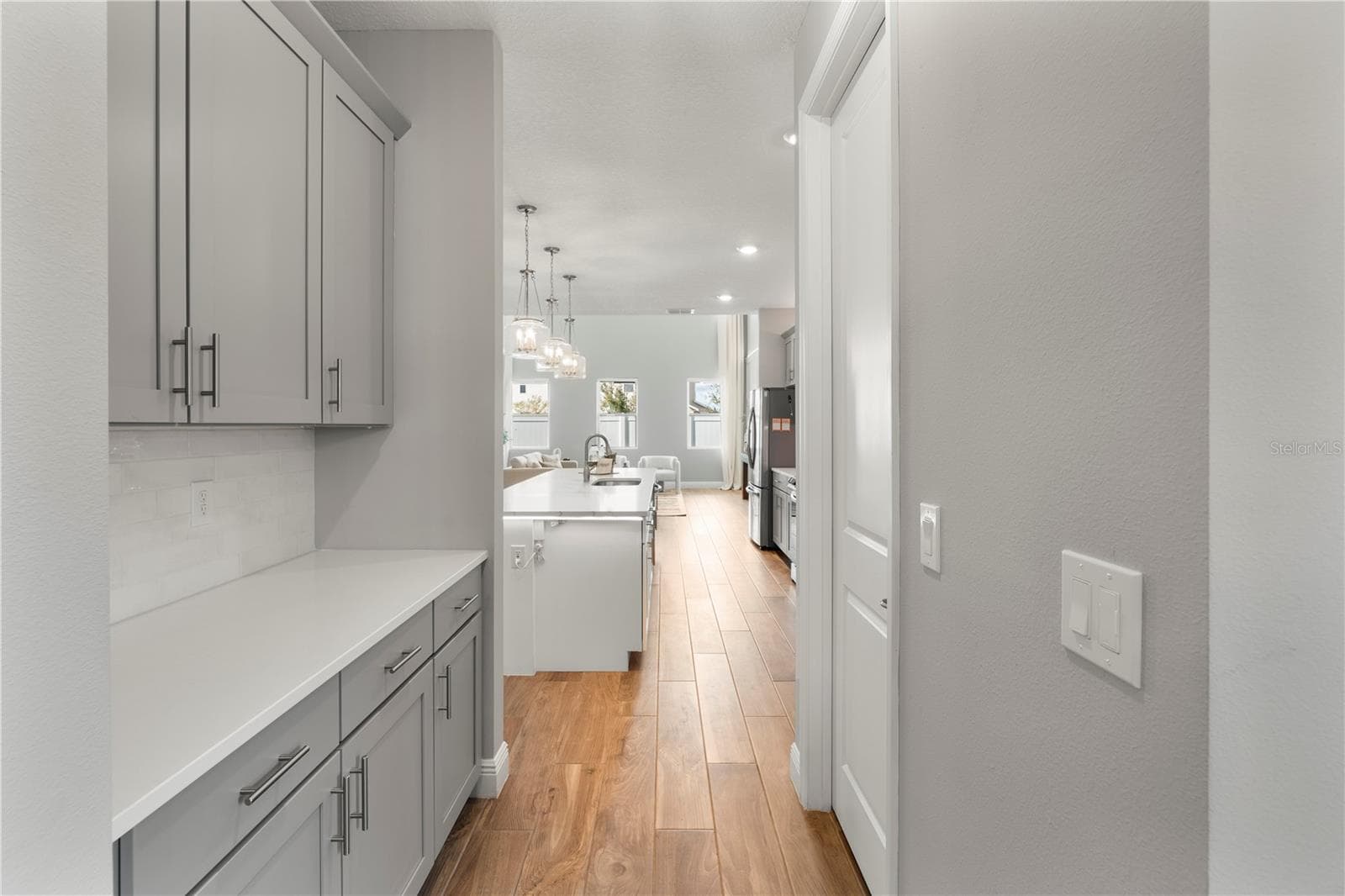 BUTLER'S PANTRY - 2094 DERWENT DR, DAVENPORT
