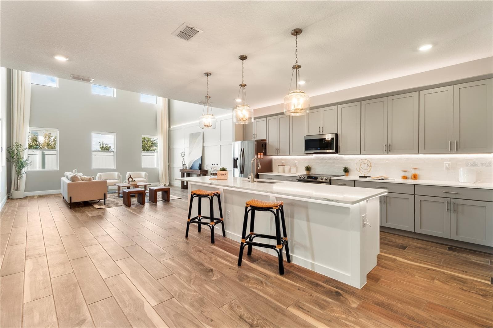 KITCHEN / LIVING ROOM - 2094 DERWENT DR, DAVENPORT