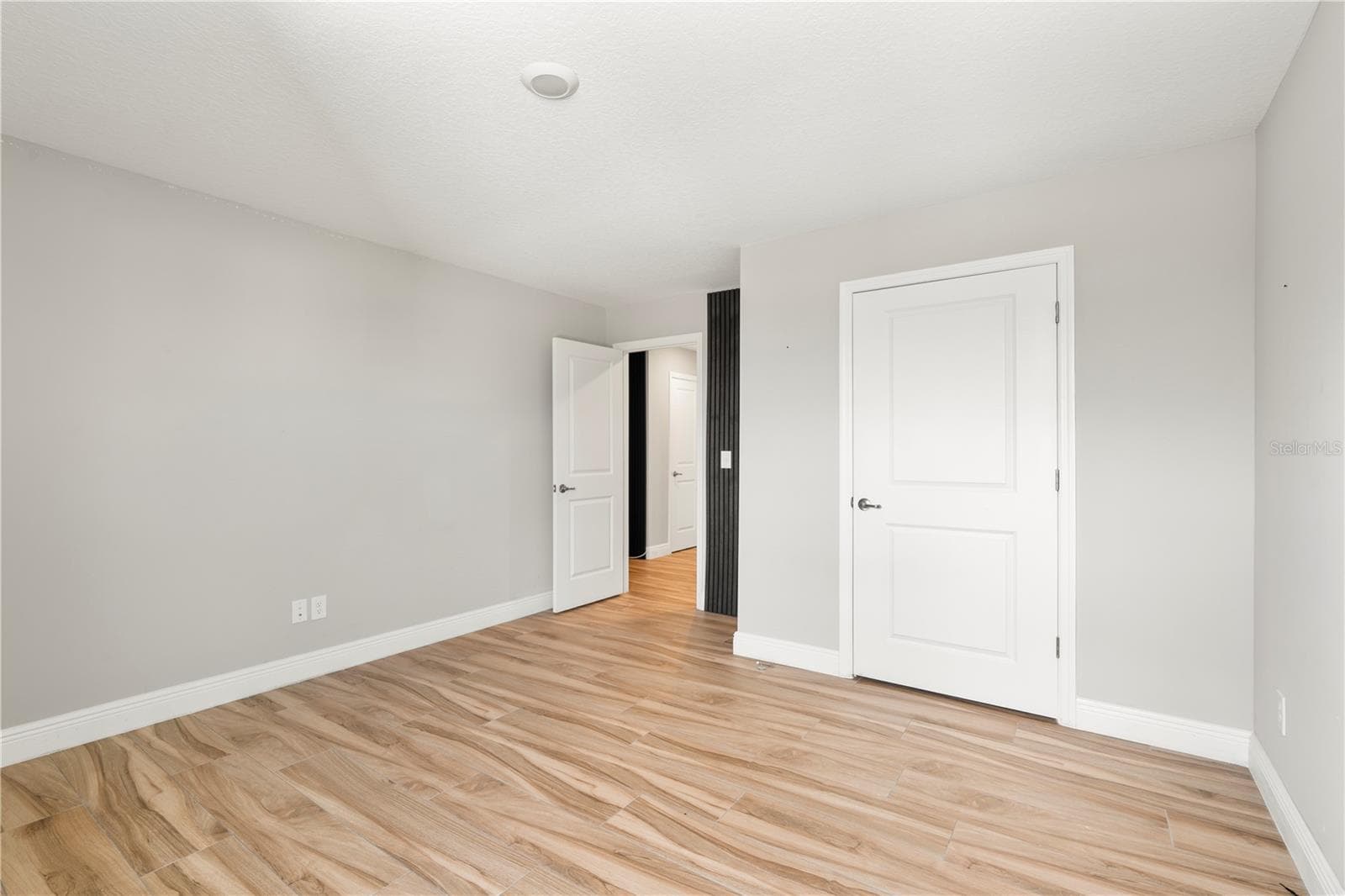 BEDROOM 5 W/ EN SUITE & WALK-IN MEDIA ROOM / CLOSET - 2094 DERWENT DR, DAVENPORT