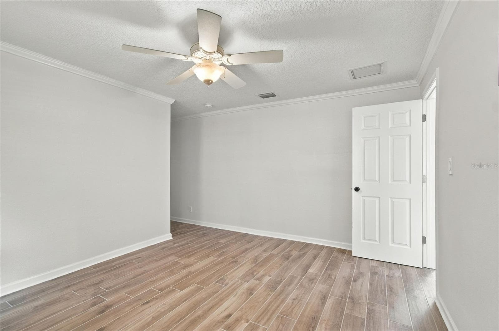 Single Family Residence at 2078 NE MONTANA AVE NE, ST PETERSBURG, photo 36 of 77