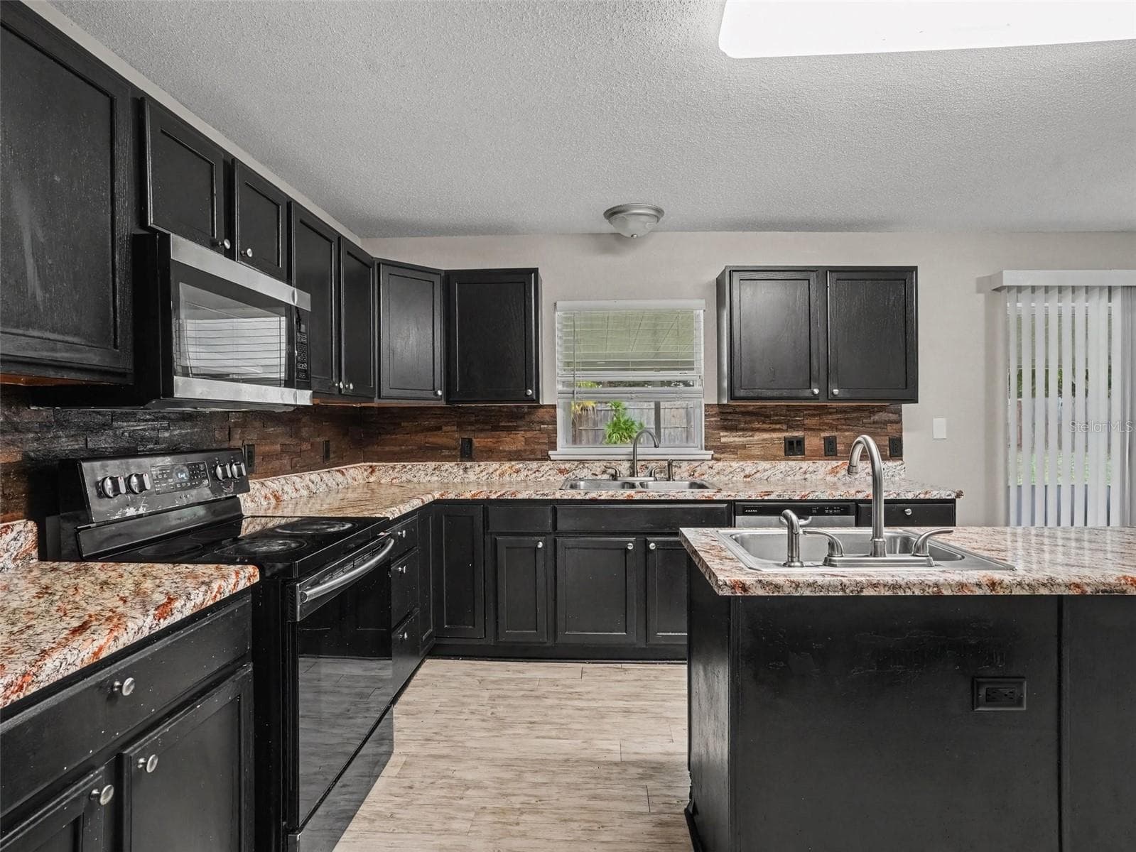 Single Family Residence at 829 SUN RIDGE VILLAGE DR, WINTER HAVEN, photo 7 of 32