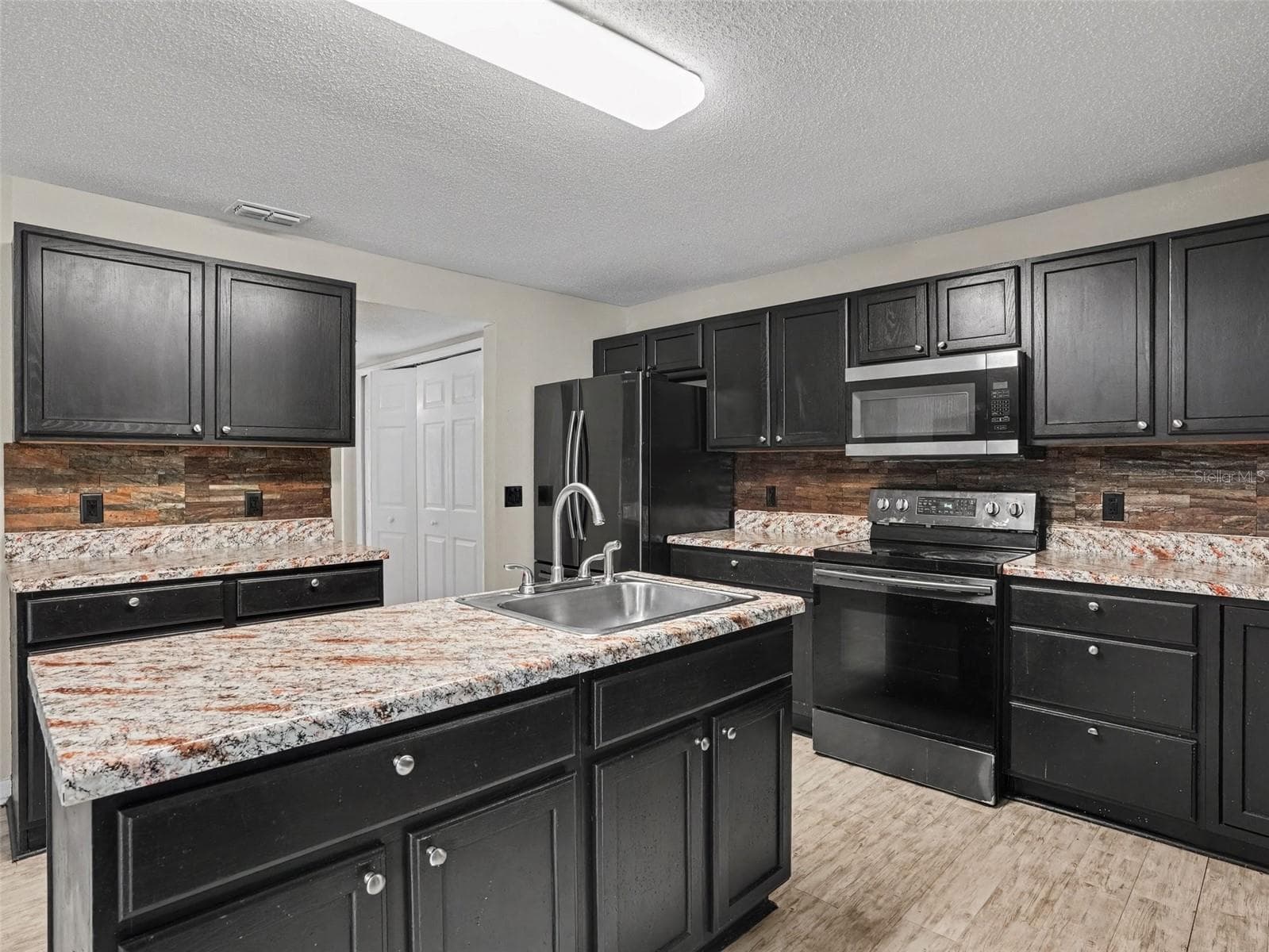Single Family Residence at 829 SUN RIDGE VILLAGE DR, WINTER HAVEN, photo 9 of 32