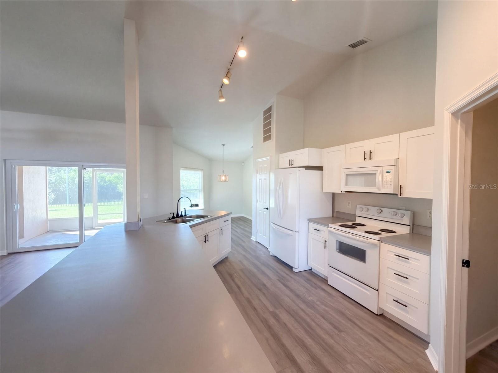 Single Family Residence at 222 CLOVERDALE RD, WINTER HAVEN, photo 2 of 22