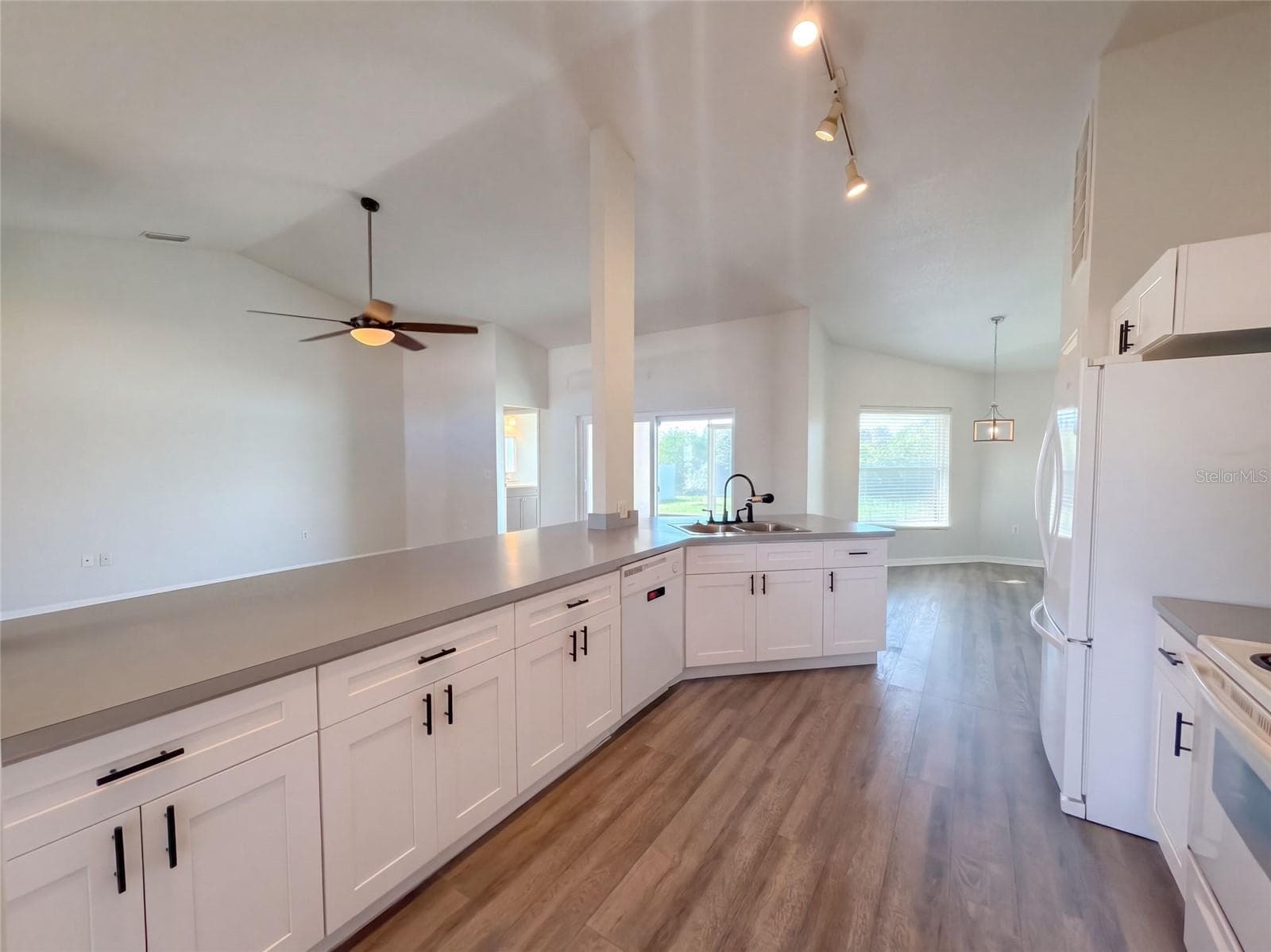 Single Family Residence at 222 CLOVERDALE RD, WINTER HAVEN, photo 6 of 22