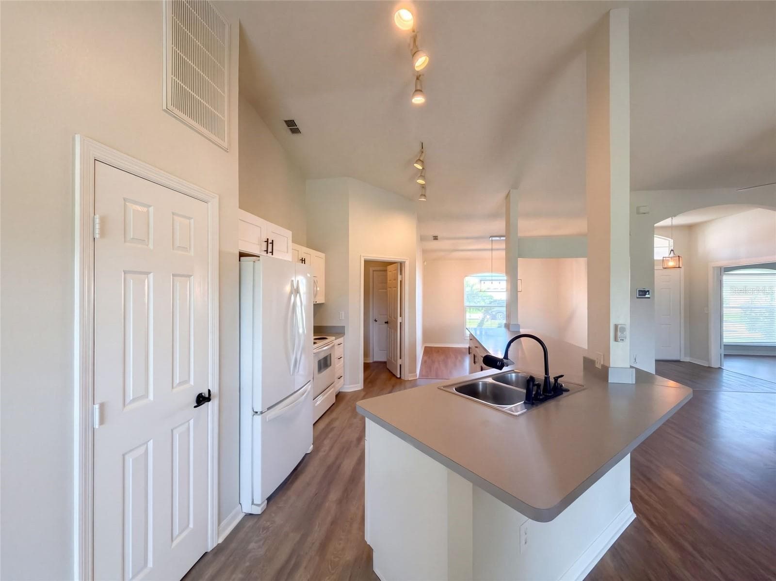 Single Family Residence at 222 CLOVERDALE RD, WINTER HAVEN, photo 7 of 22