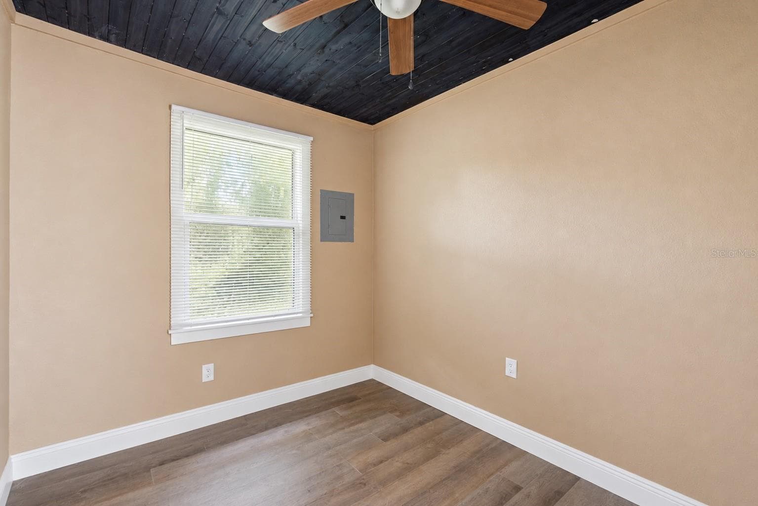 Duplex at 2112 LEE ST, ORLANDO, photo 18 of 48