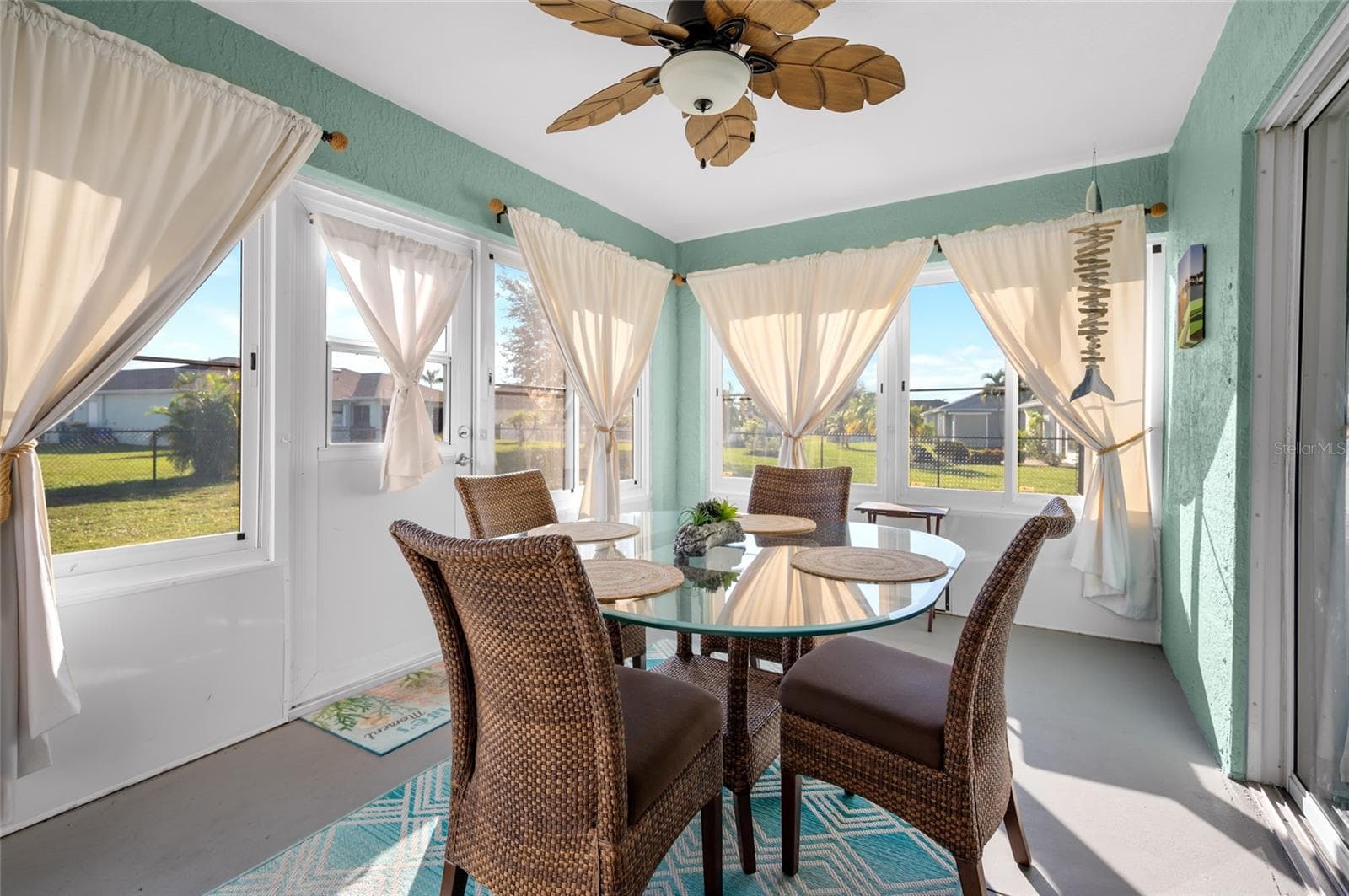 Enclosed, air conditioned florida room - 6279 COLISEUM BLVD, PORT CHARLOTTE