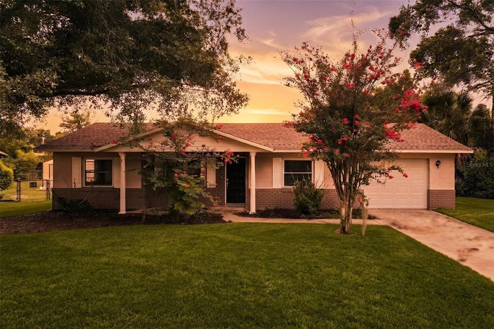 Single Family Residence at 3760 MICHIGAN AVE, MOUNT DORA, photo 2 of 27