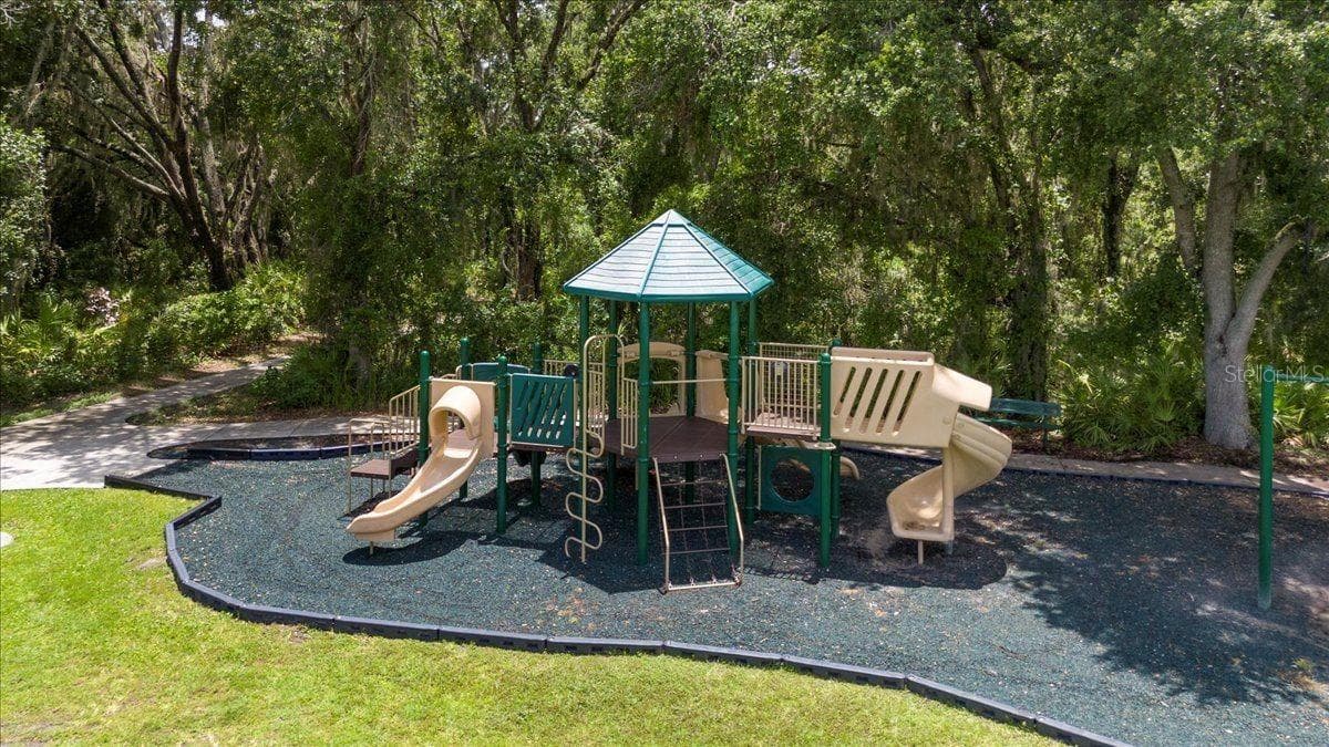 Playground - 20316 HERITAGE POINT DR, TAMPA