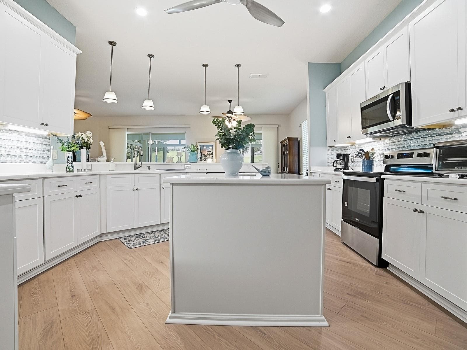 Open kitchen. - 4818 SABLE RIDGE CT, LEESBURG