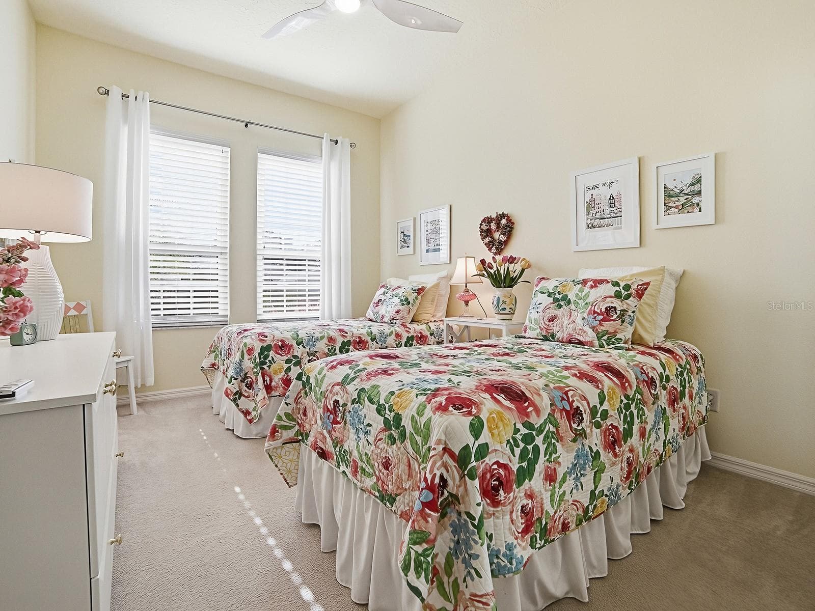 2nd Guest Bedroom with a walk in closet - 4818 SABLE RIDGE CT, LEESBURG