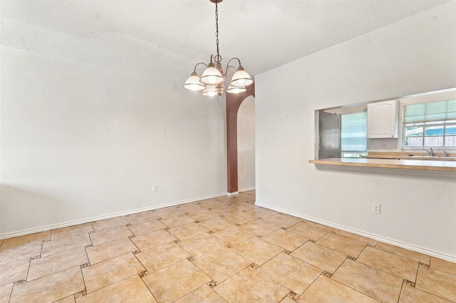 Townhouse at 349 KENSINGTON LAKE CIR, BRANDON, photo 7 of 34